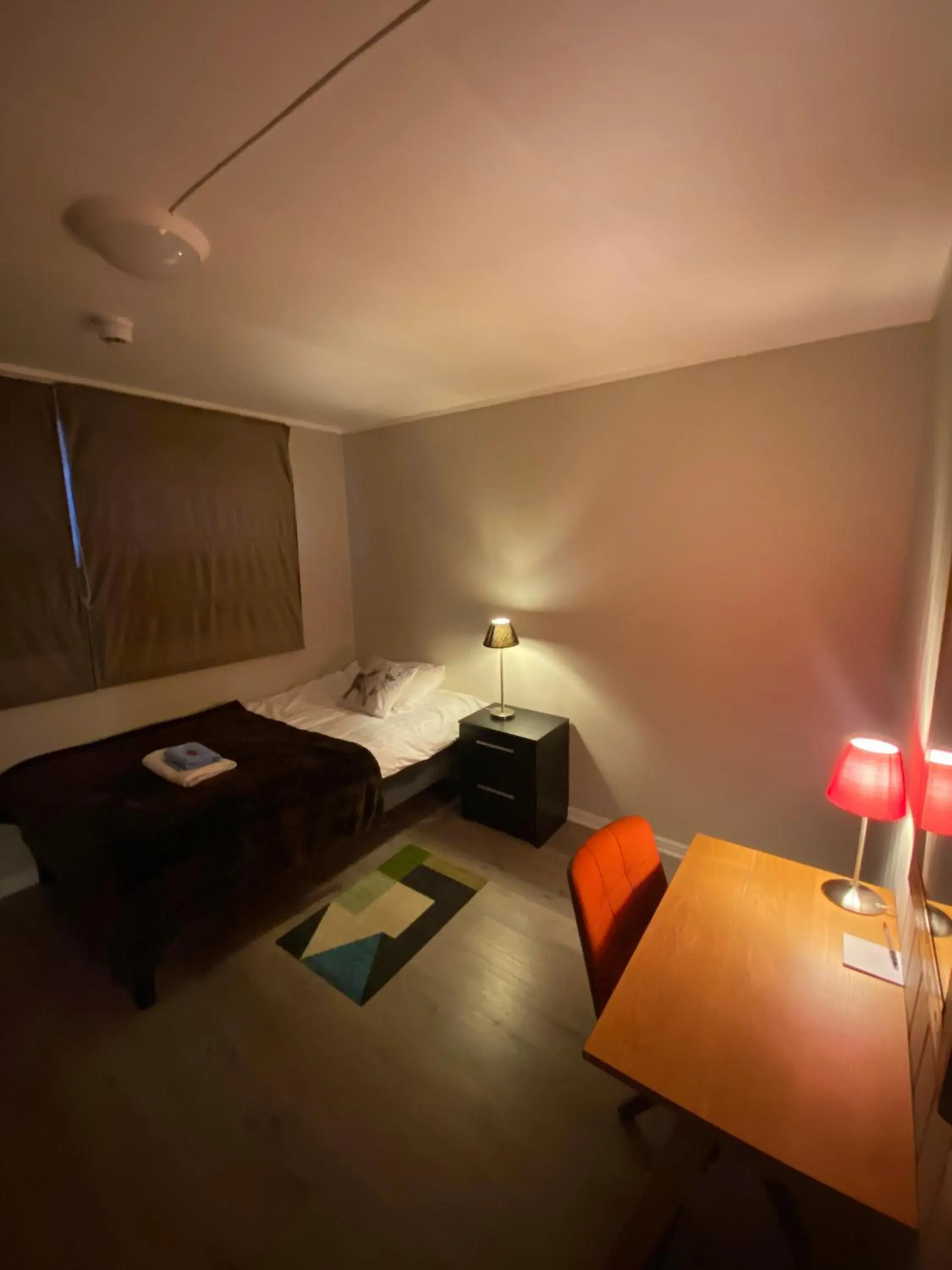 Budget Single Room in 8 Seasons Hotel Budget Single Room in 8 Seasons Hotel