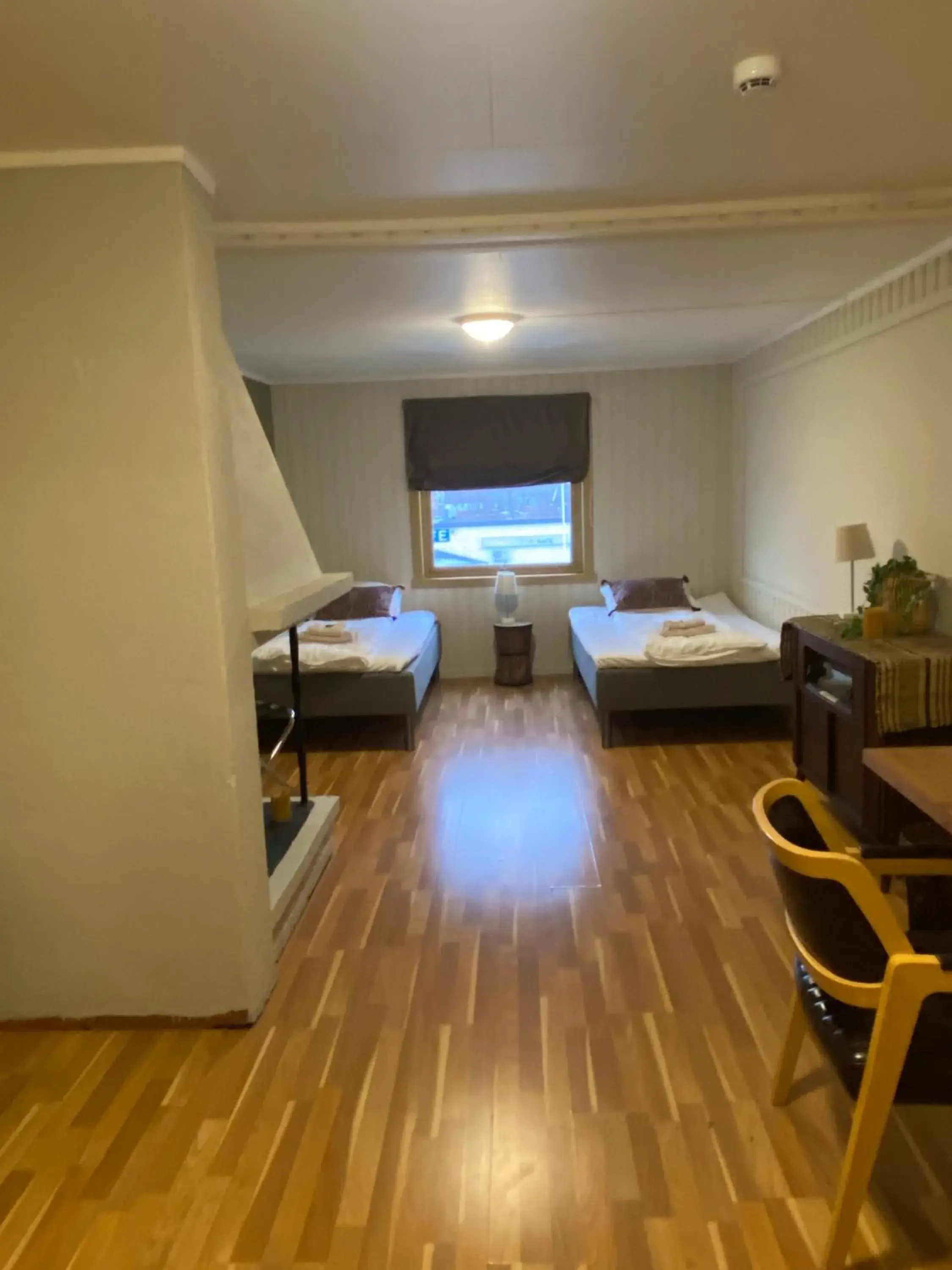 Budget Double Room in 8 Seasons Hotel Budget Double Room in 8 Seasons Hotel