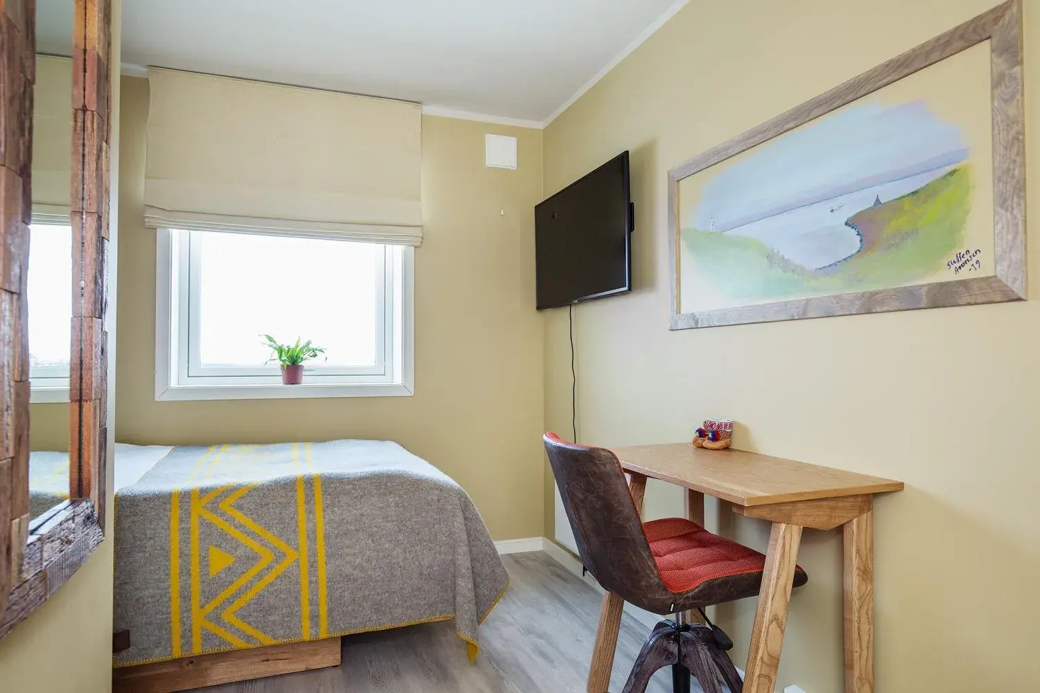 Single Room with Private Bathroom - single occupancy in 8 Seasons Hotel Single Room with Private Bathroom - single occupancy in 8 Seasons Hotel