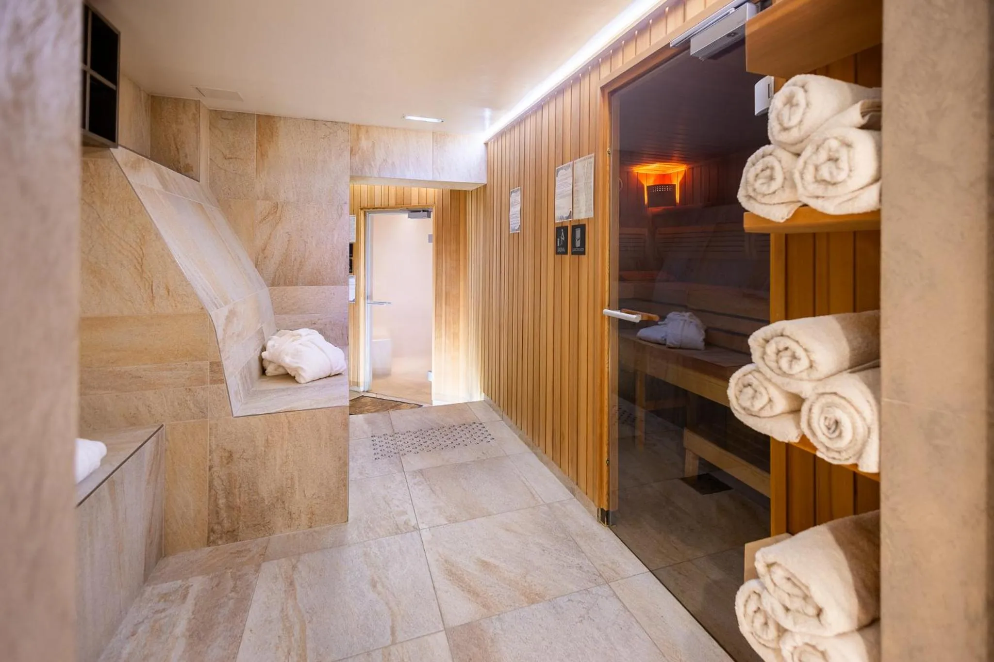 Spa and wellness centre/facilities, Bed in Brit Hotel, Spa & Restaurant - Colmar Est