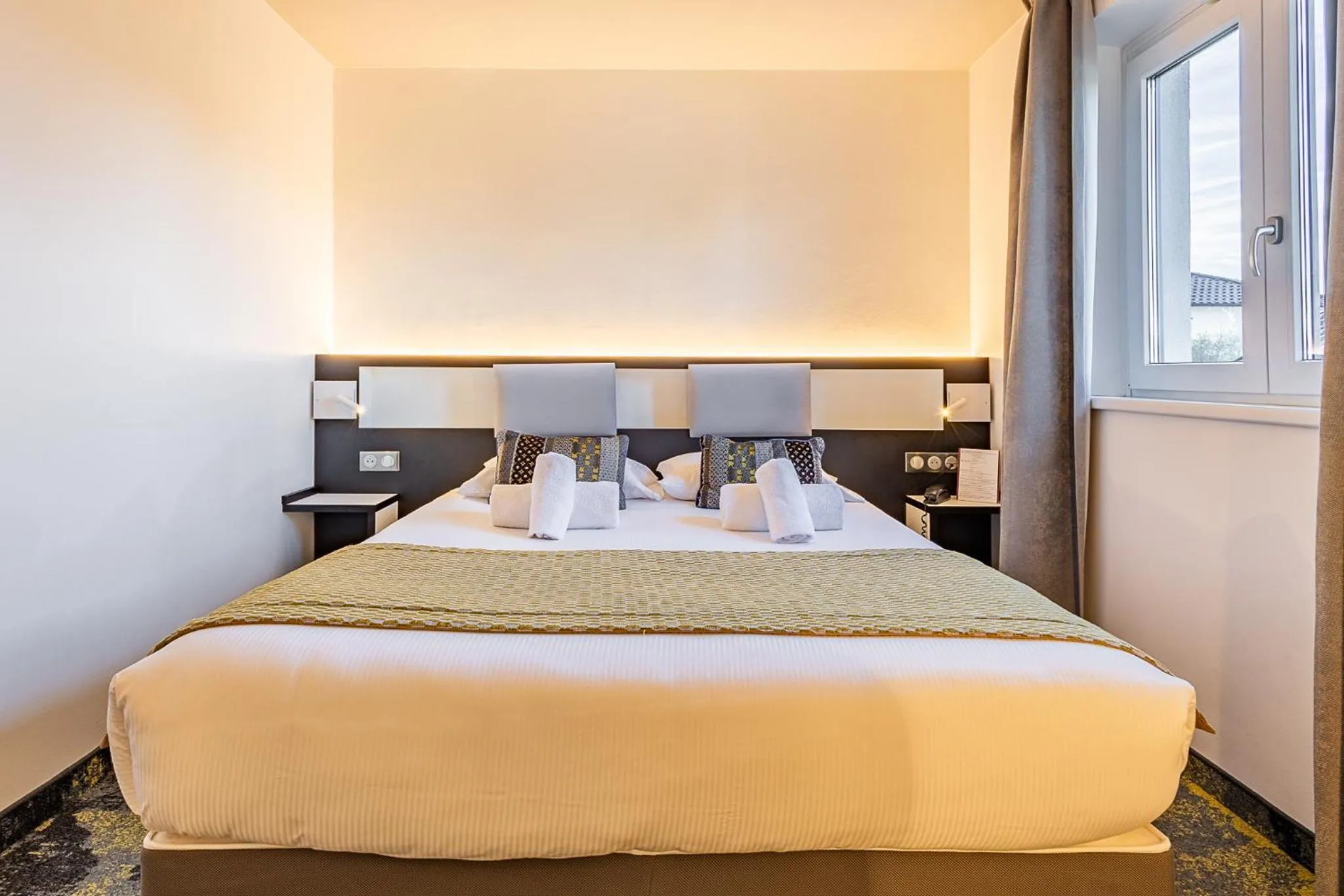 Bed in Brit Hotel, Spa & Restaurant - Colmar Est