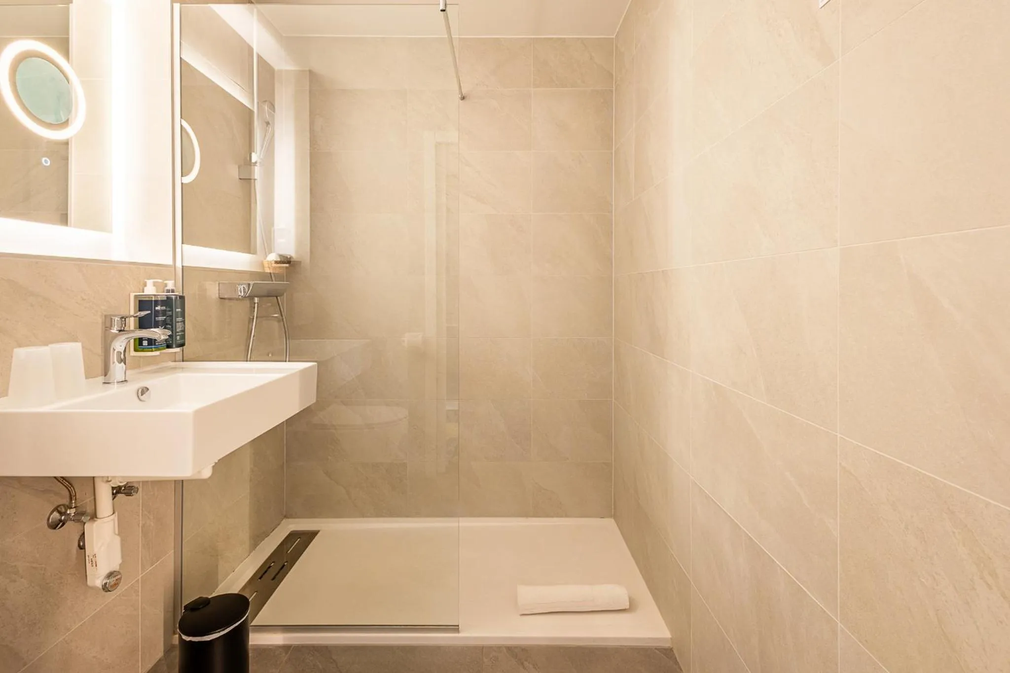 Bathroom in Brit Hotel, Spa & Restaurant - Colmar Est