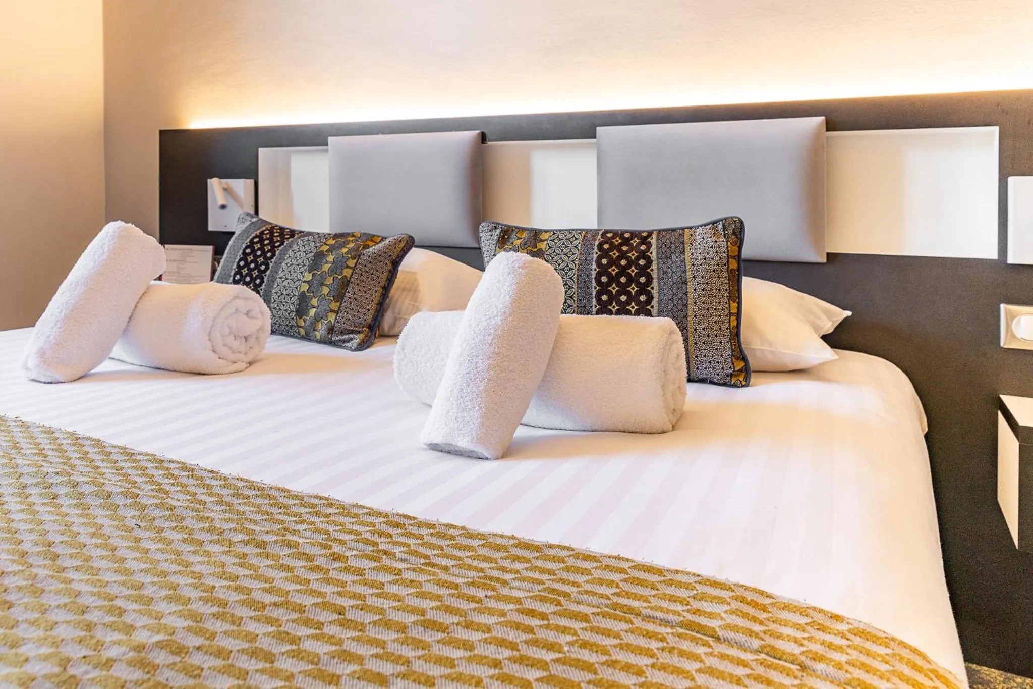 towels, Bed in Brit Hotel, Spa & Restaurant - Colmar Est