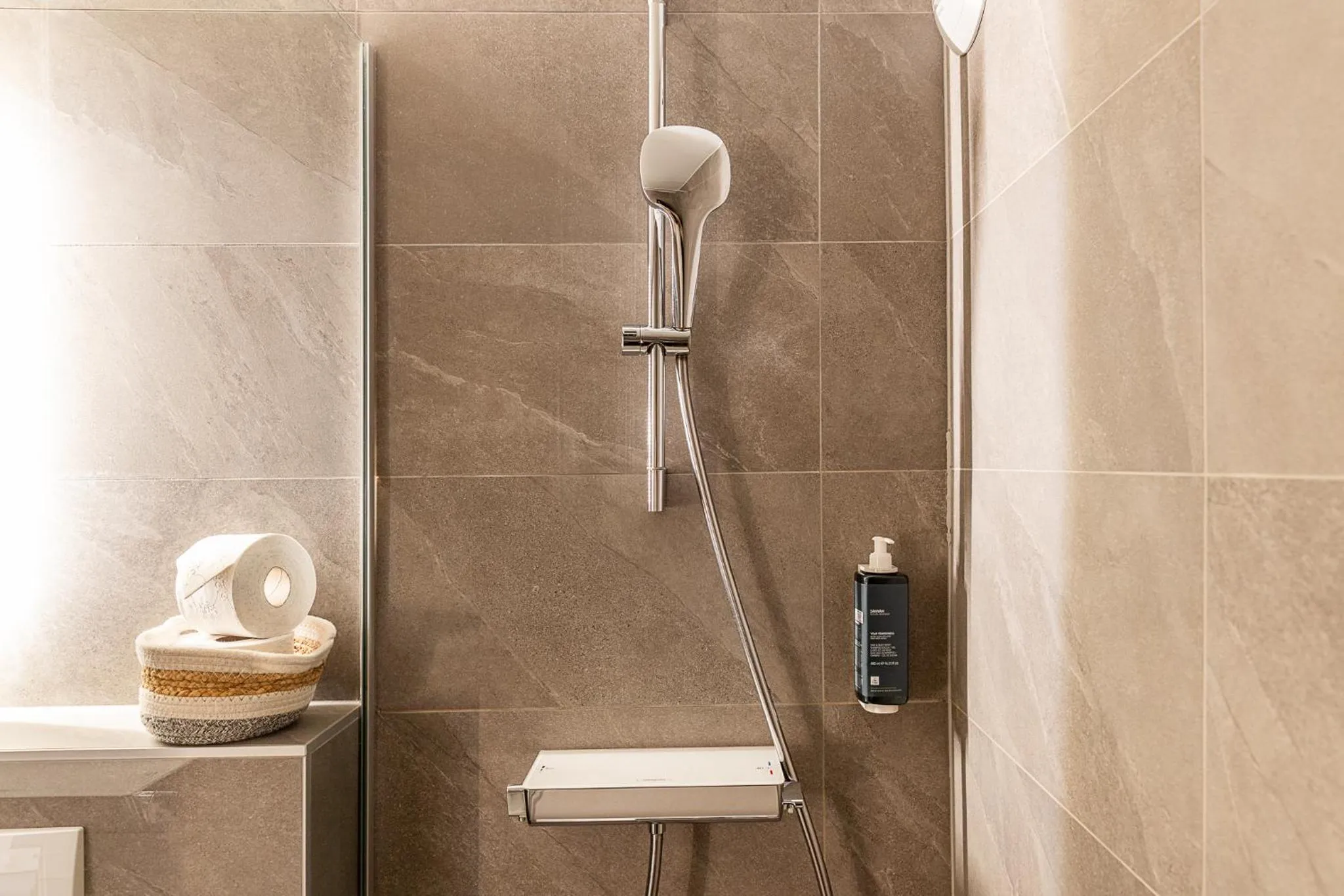 Shower in Brit Hotel, Spa & Restaurant - Colmar Est