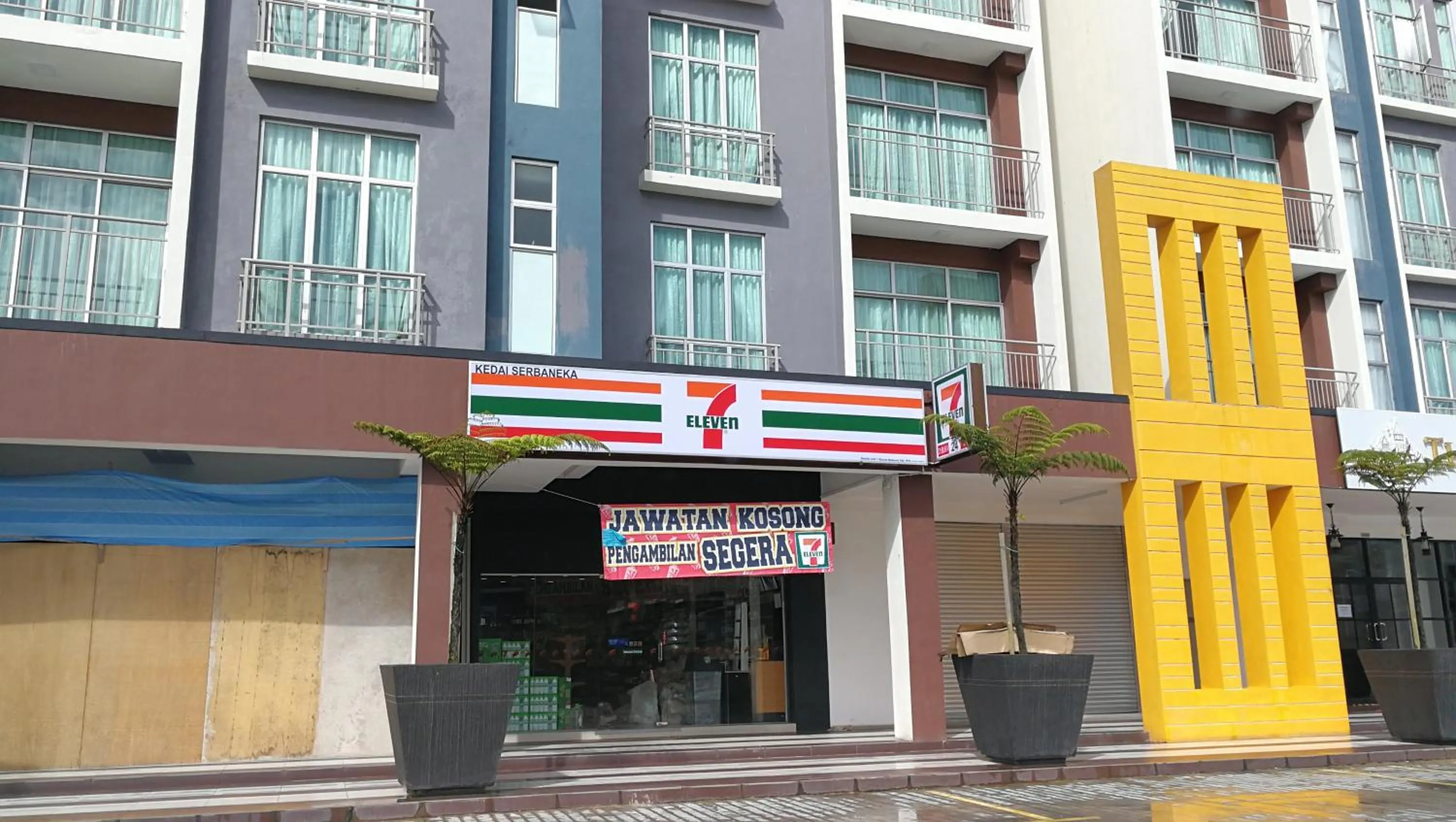 Supermarket/grocery shop in The Woodz Homestay - 2 Storey Landed House