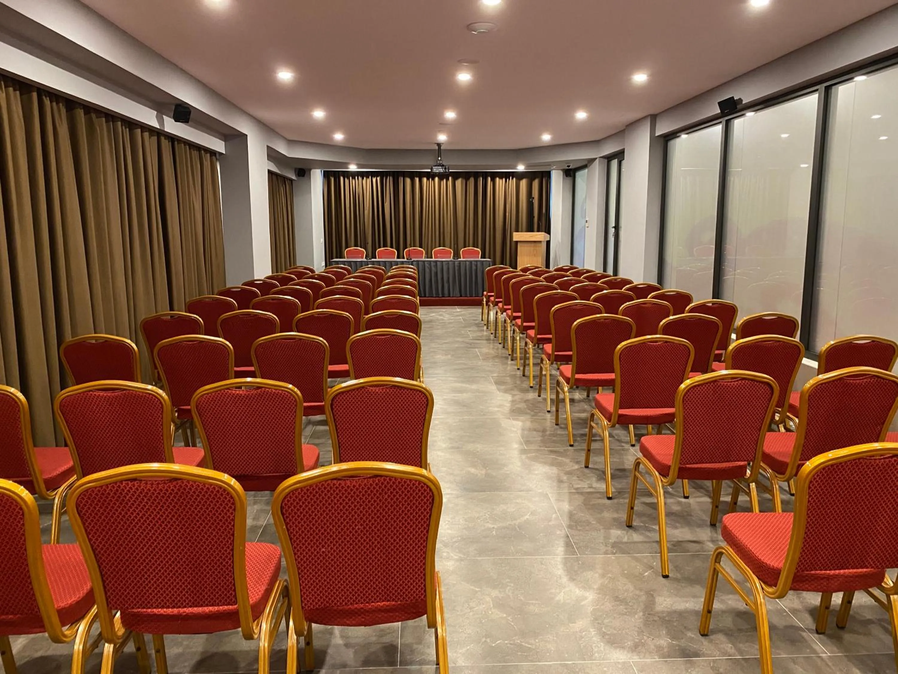 Meeting/conference room in ETER Hotel