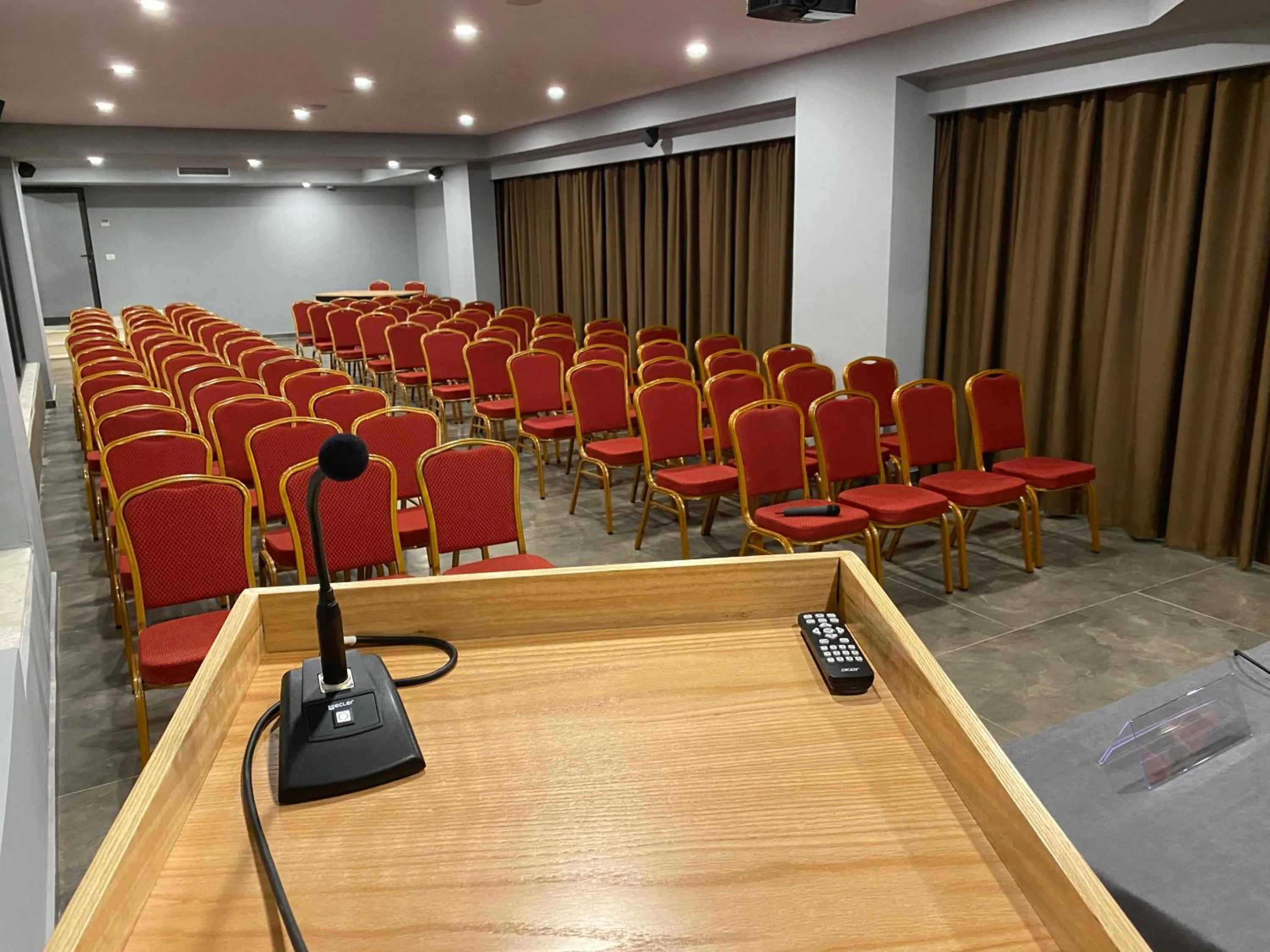 Meeting/conference room in ETER Hotel