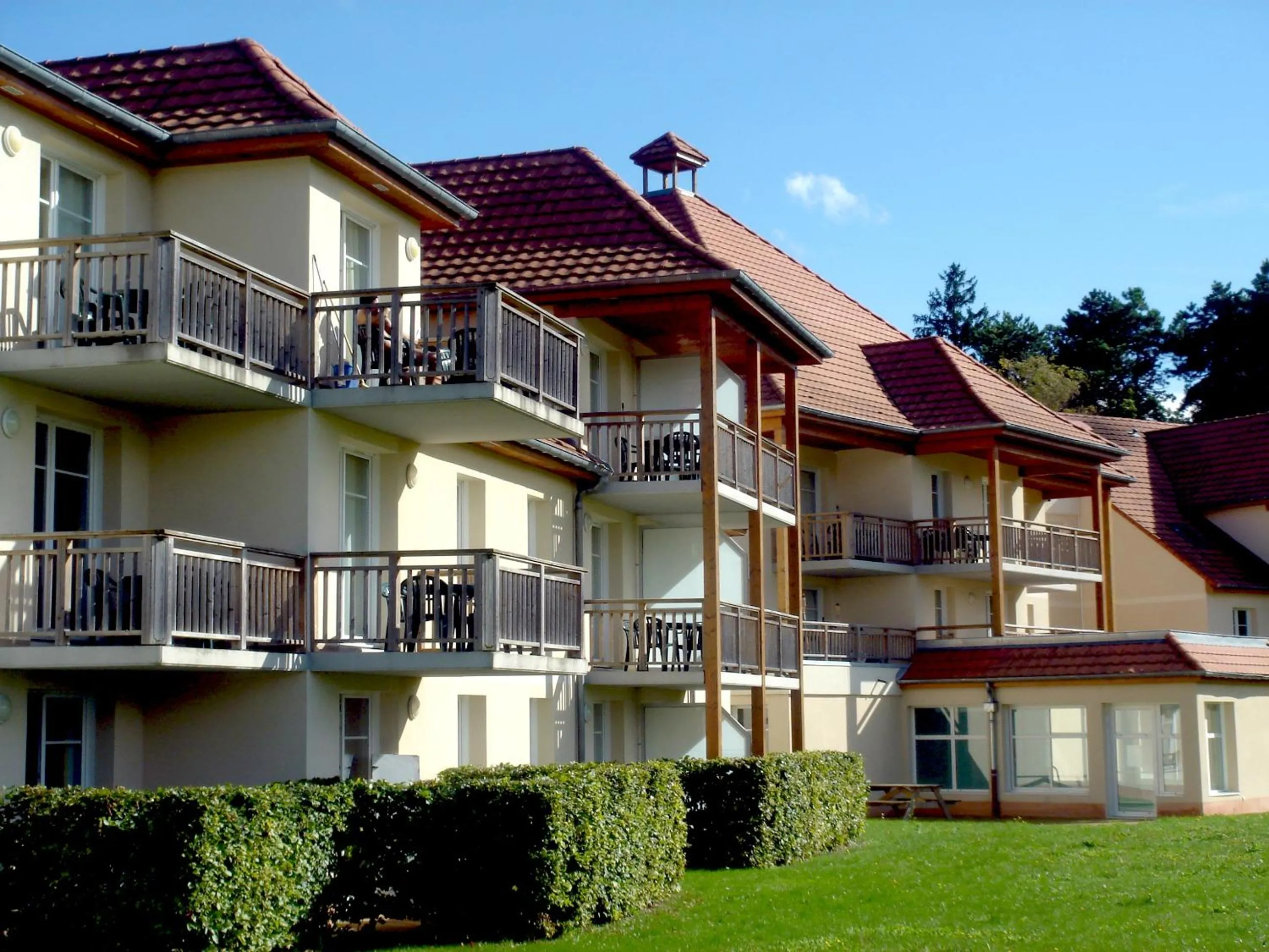 Facade/entrance in Résidence VTF Les Allées du Green