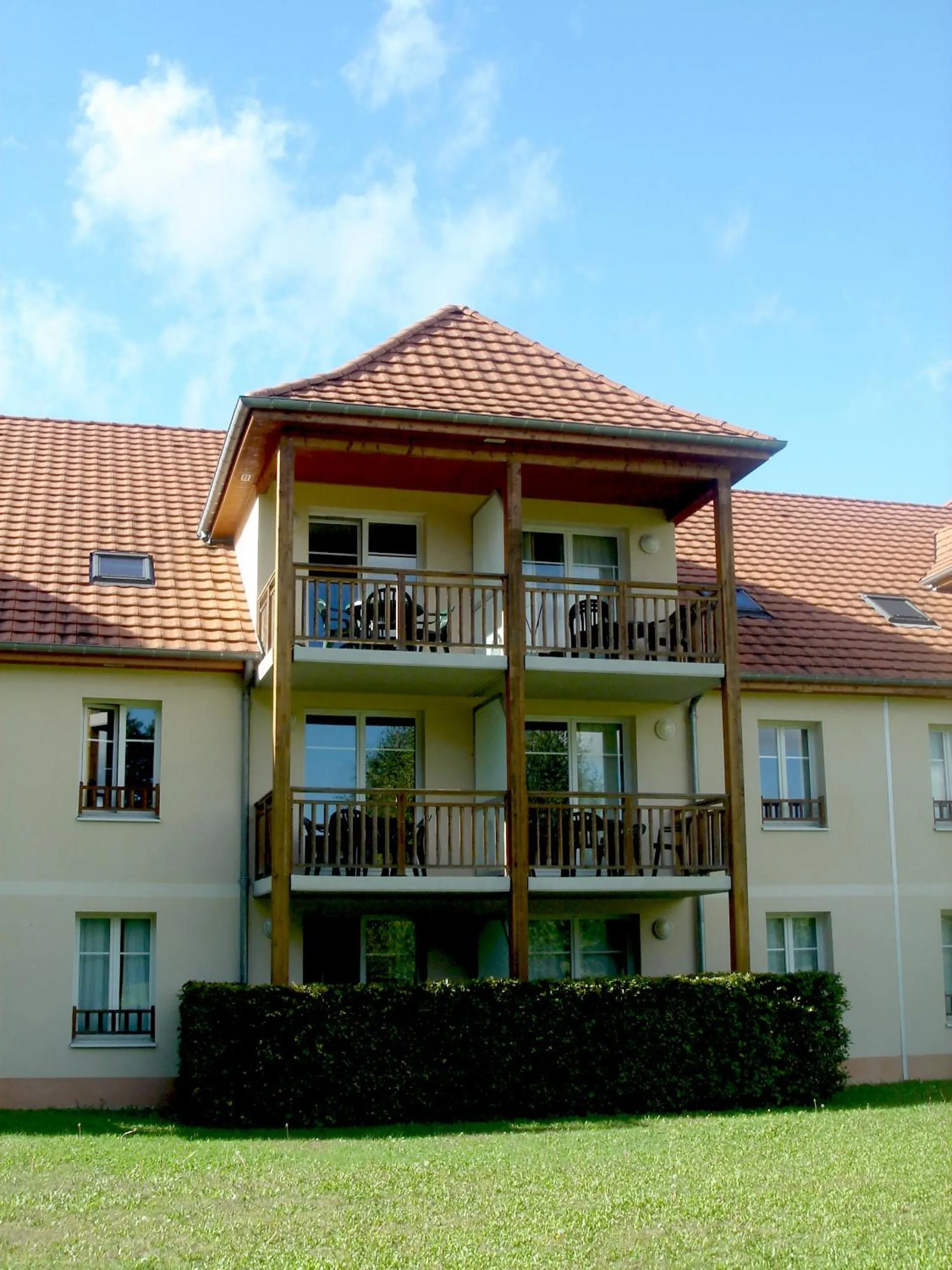 Facade/entrance in Résidence VTF Les Allées du Green