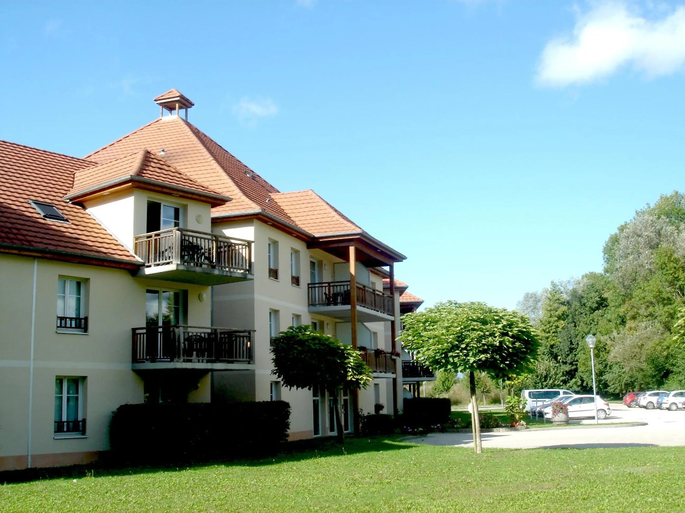Facade/entrance in Résidence VTF Les Allées du Green