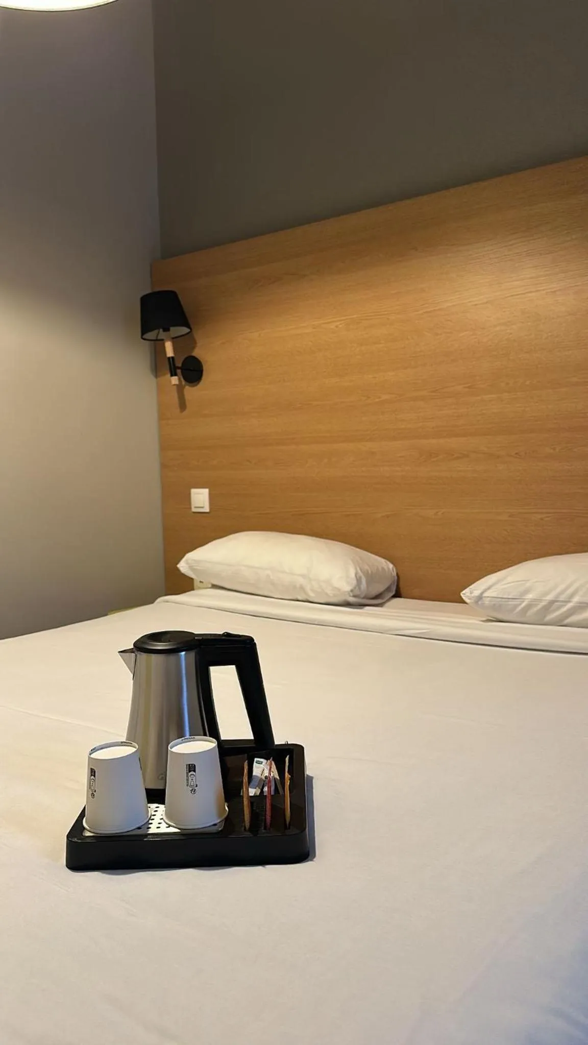 Coffee/tea facilities, Bed in Hotel Reseda