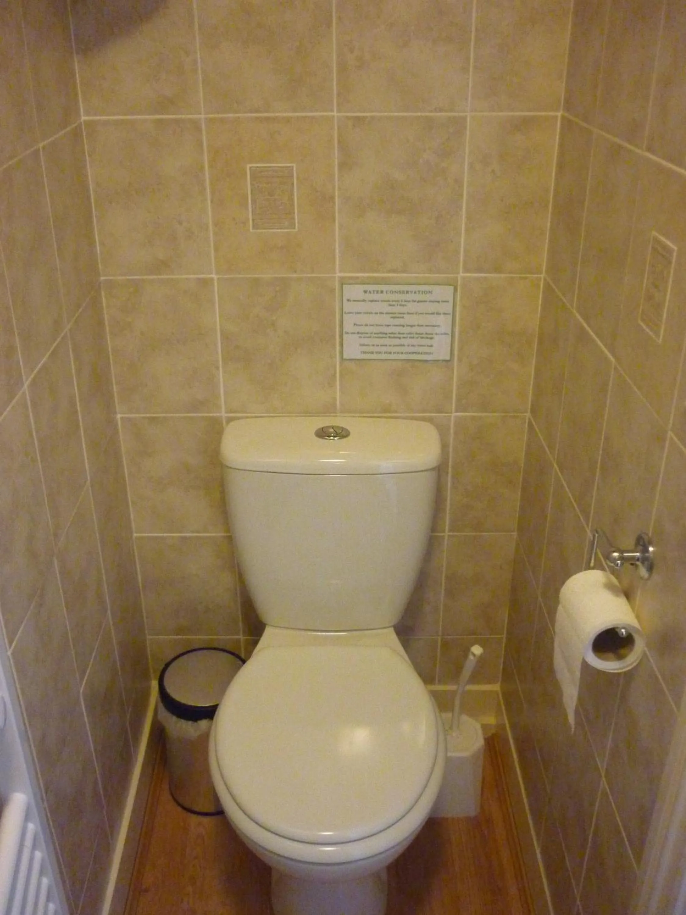 Toilet in Ashwood Grange