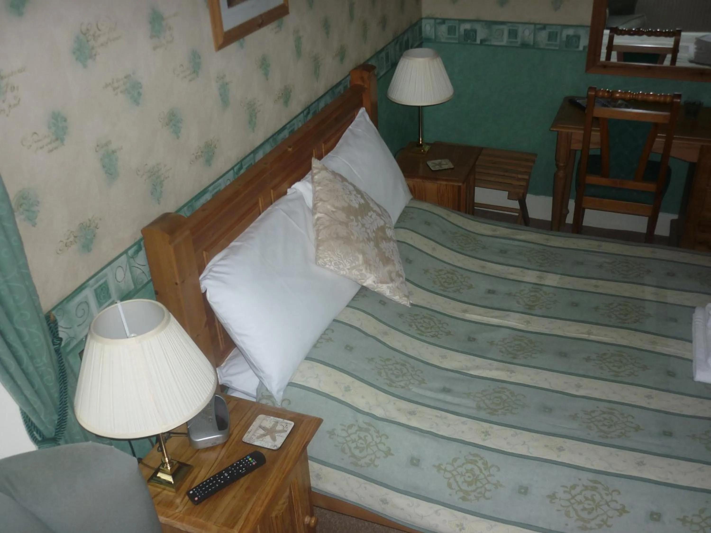 Bedroom, Bed in Ashwood Grange