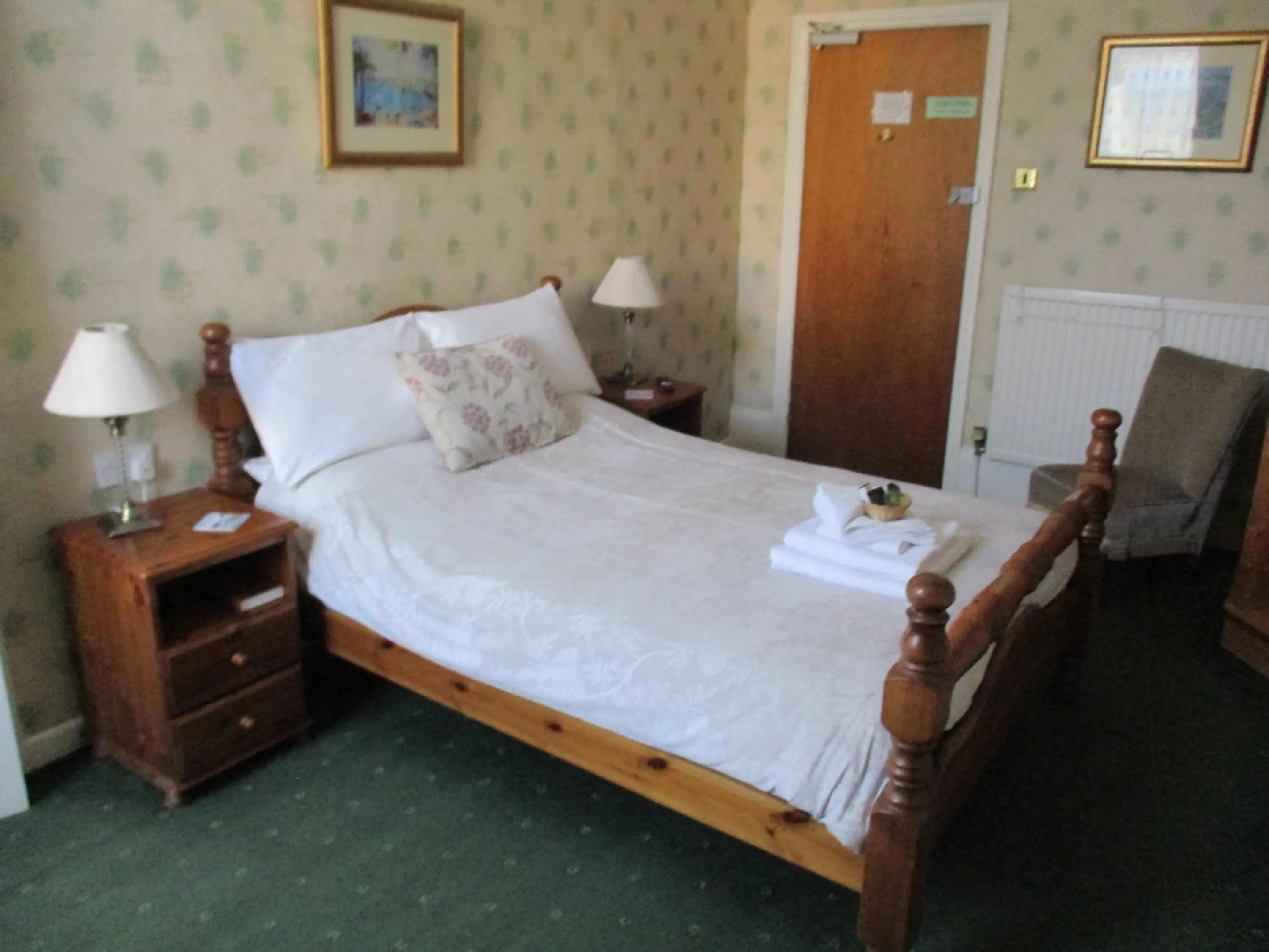 Photo of the whole room, Bed in Ashwood Grange