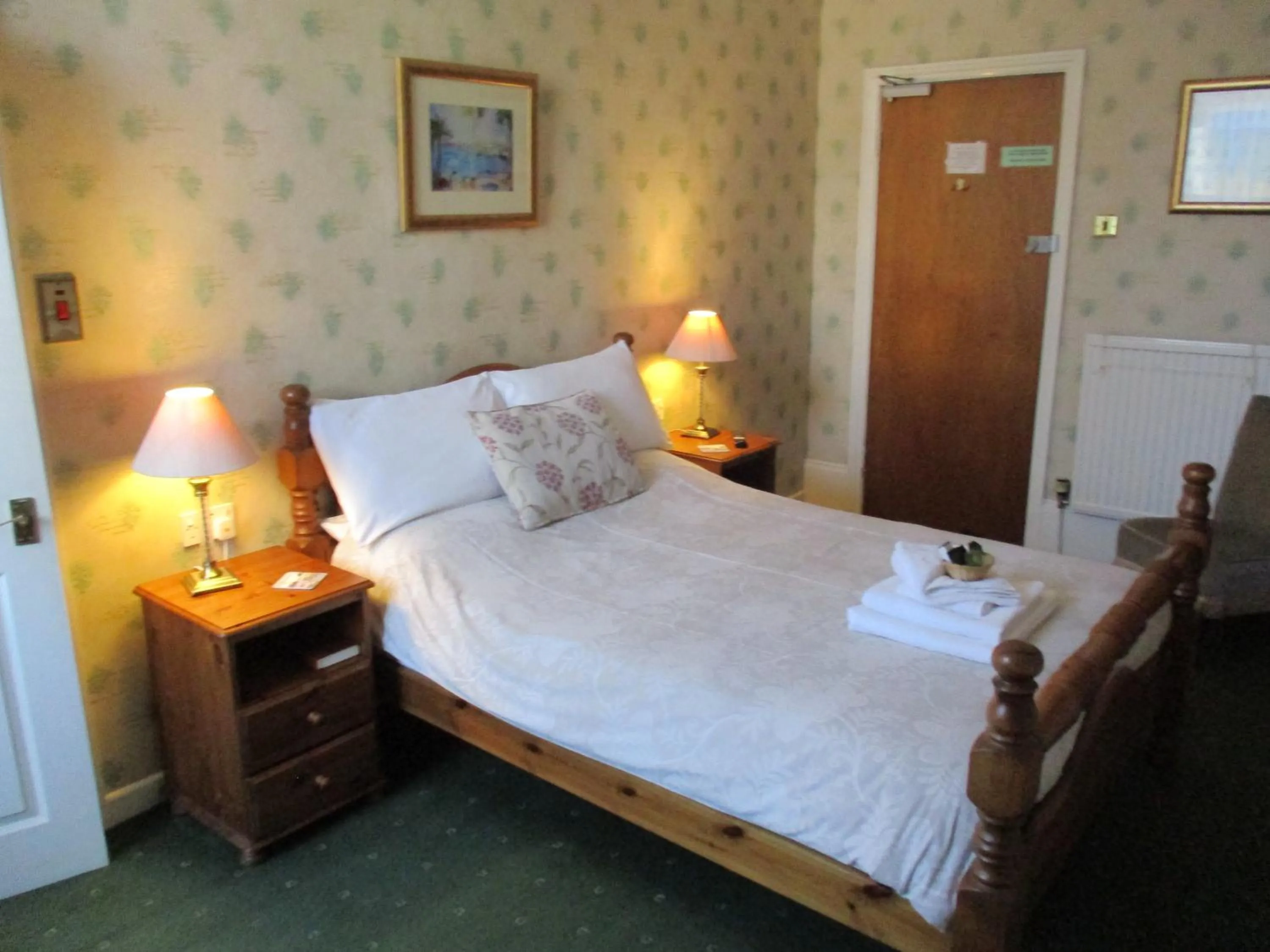 Photo of the whole room, Bed in Ashwood Grange