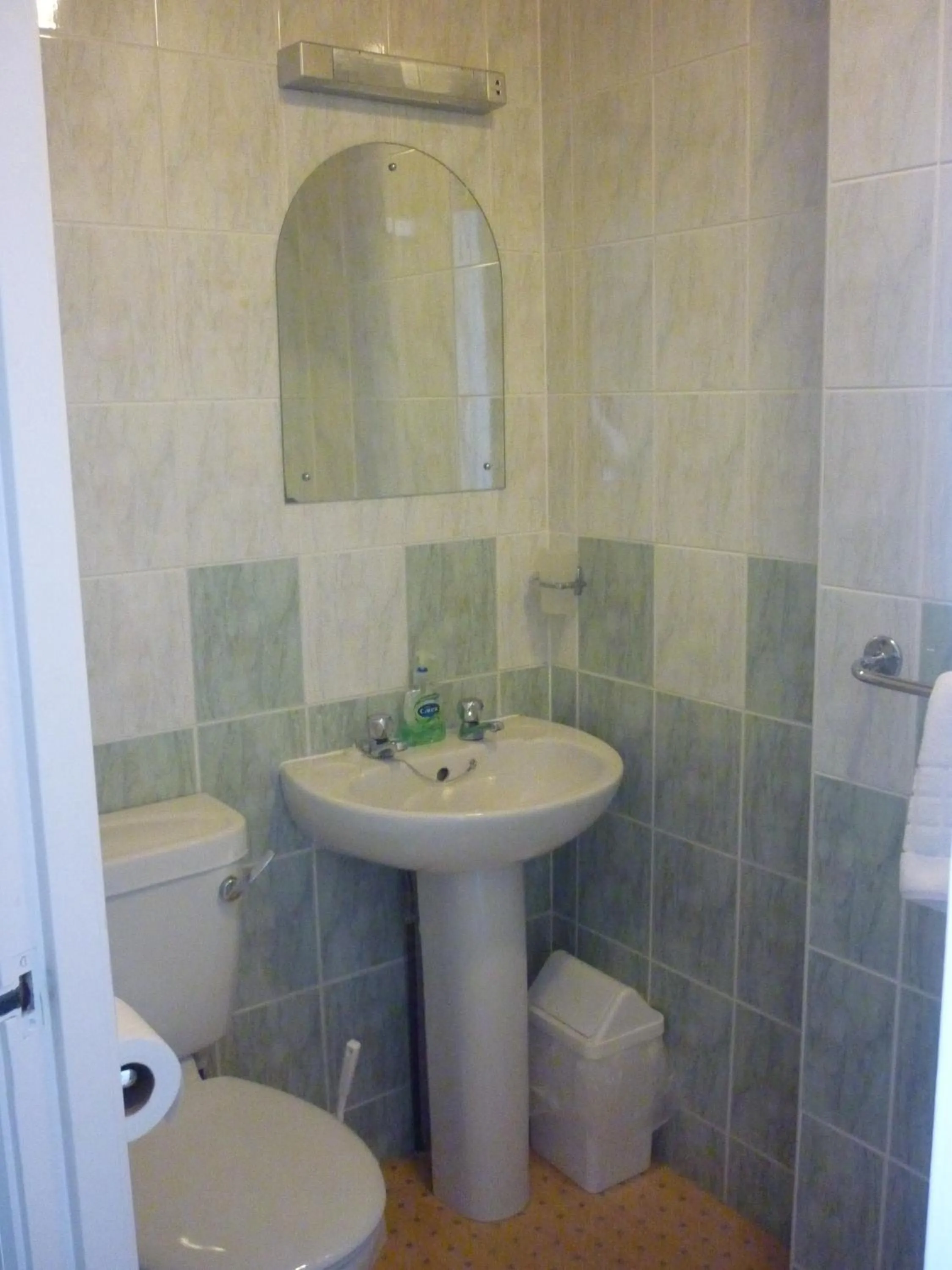 Shower in Ashwood Grange