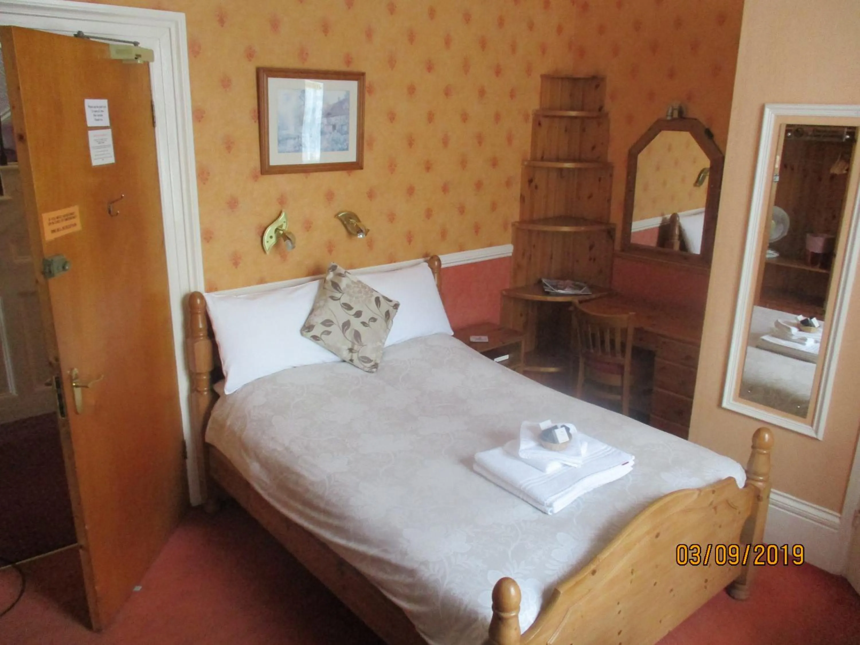 Bedroom, Bed in Ashwood Grange