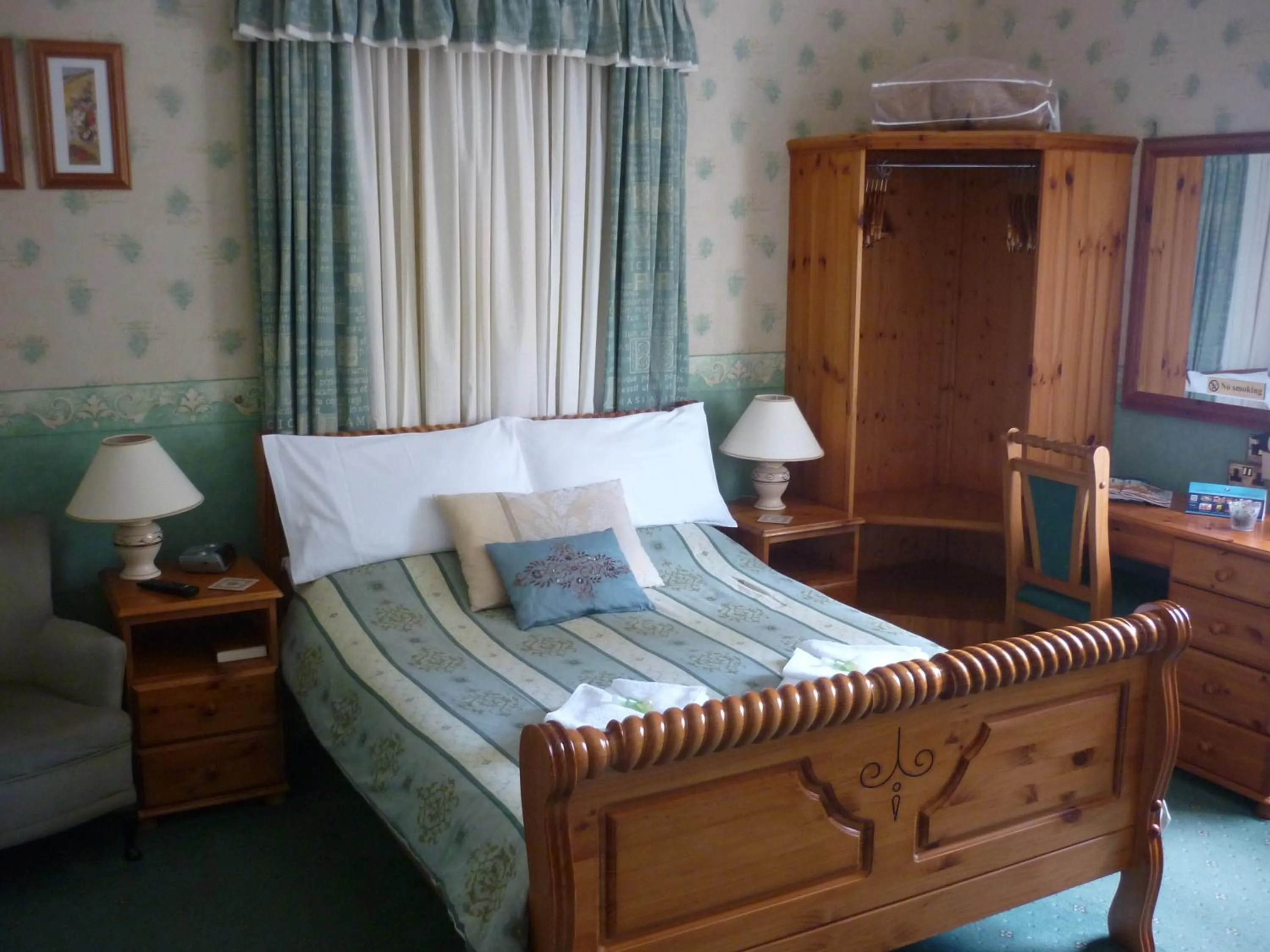 Bedroom, Bed in Ashwood Grange