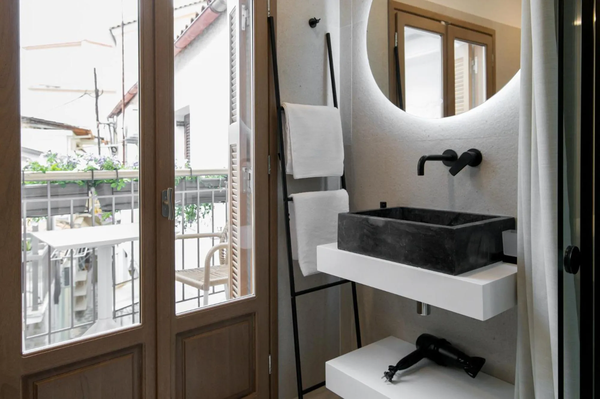 Bathroom in The Well Parga