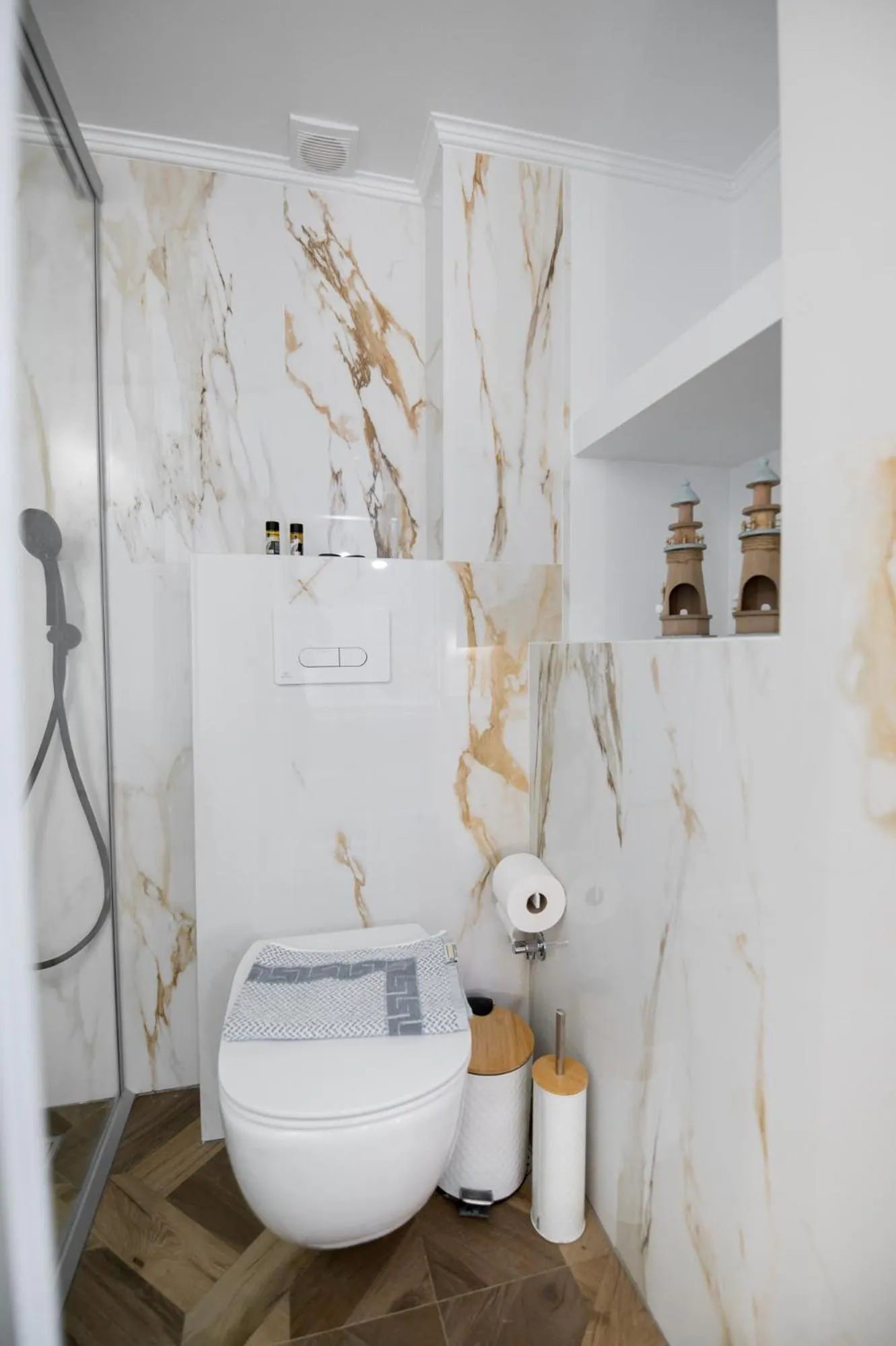 Shower in The Well Parga