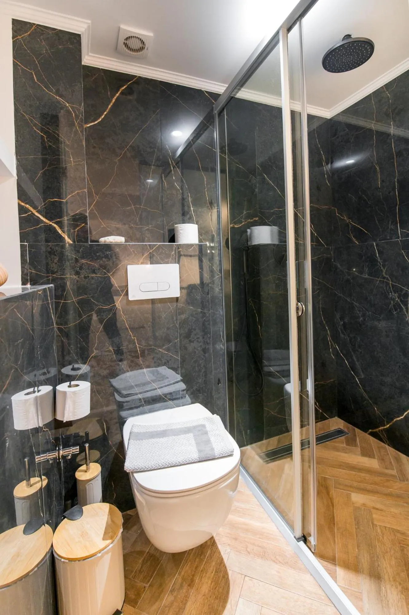 Shower in The Well Parga