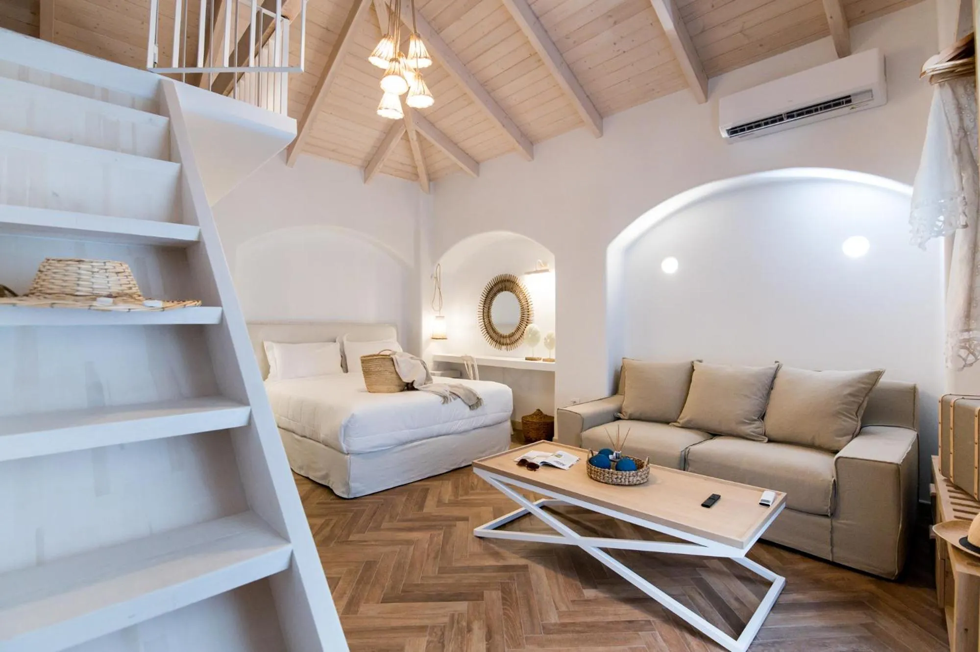 Photo of the whole room in The Well Parga