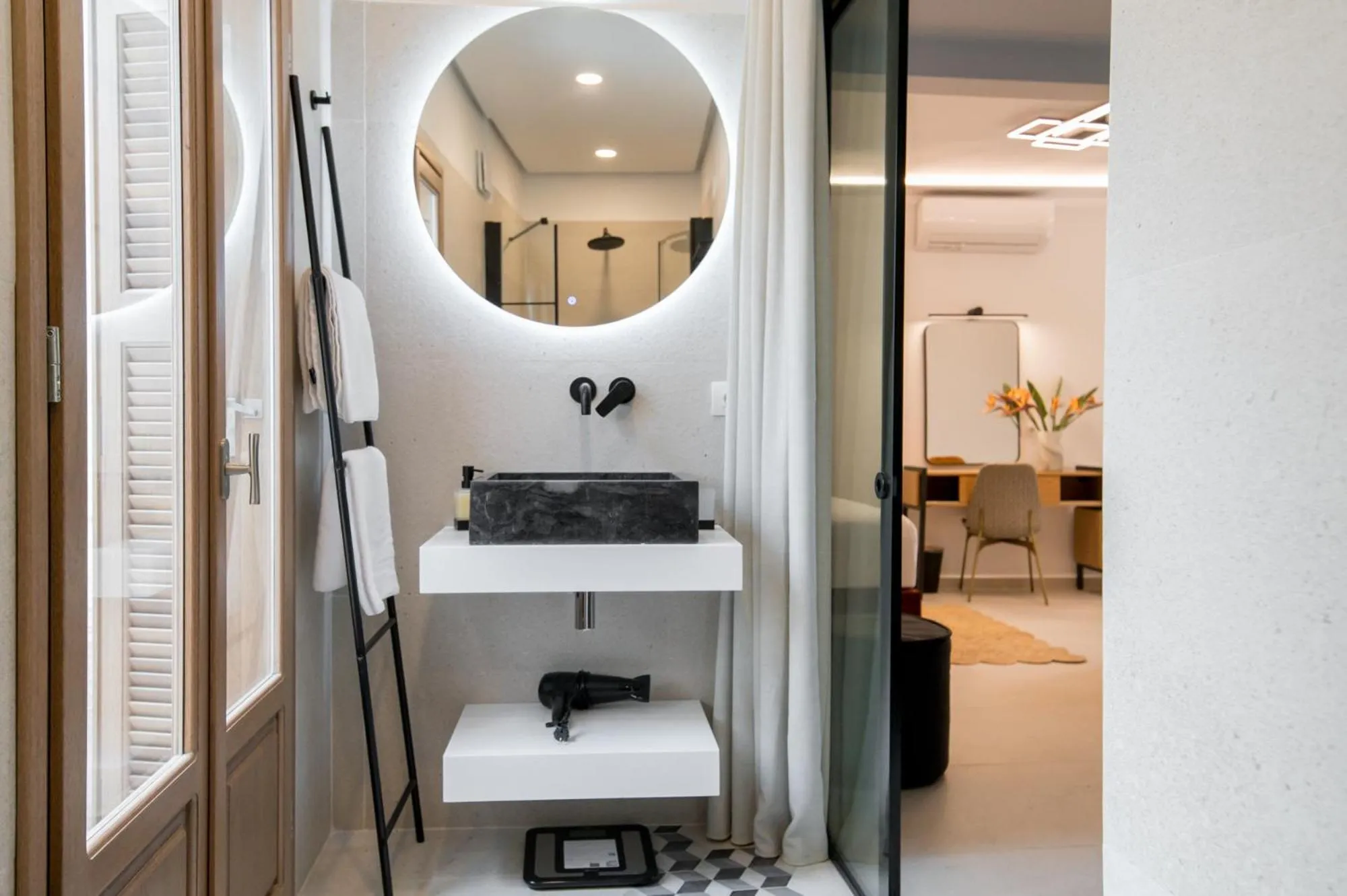 Bathroom in The Well Parga