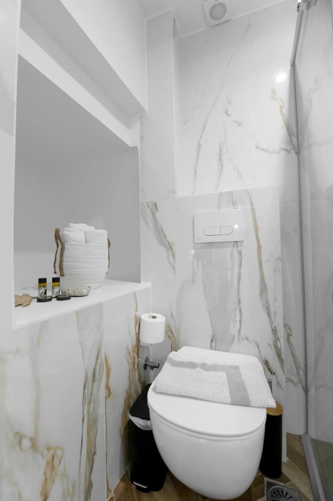 Toilet in The Well Parga