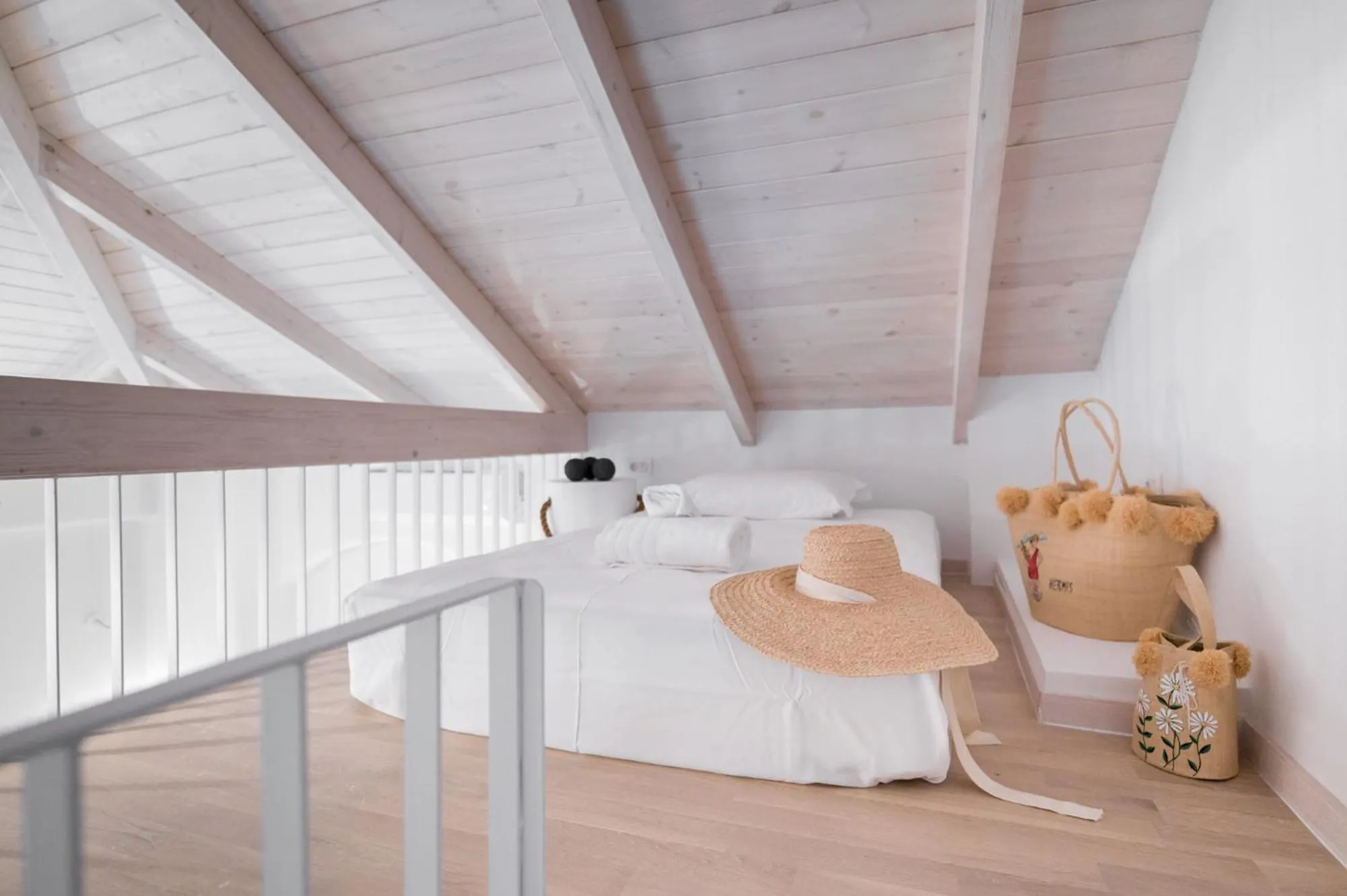 Bed in The Well Parga