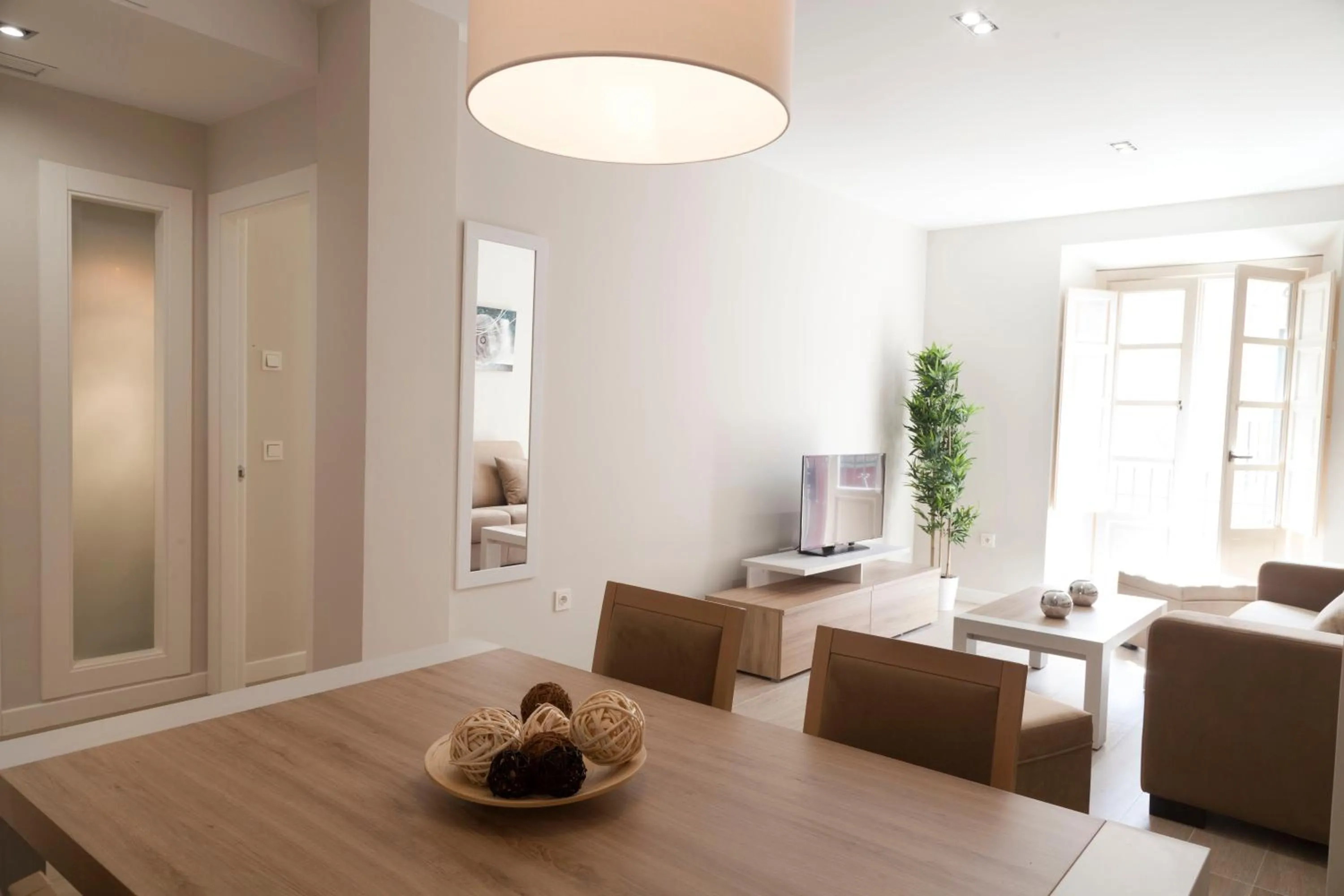 Dining area in Apartamentos Pinar Malaga Centro