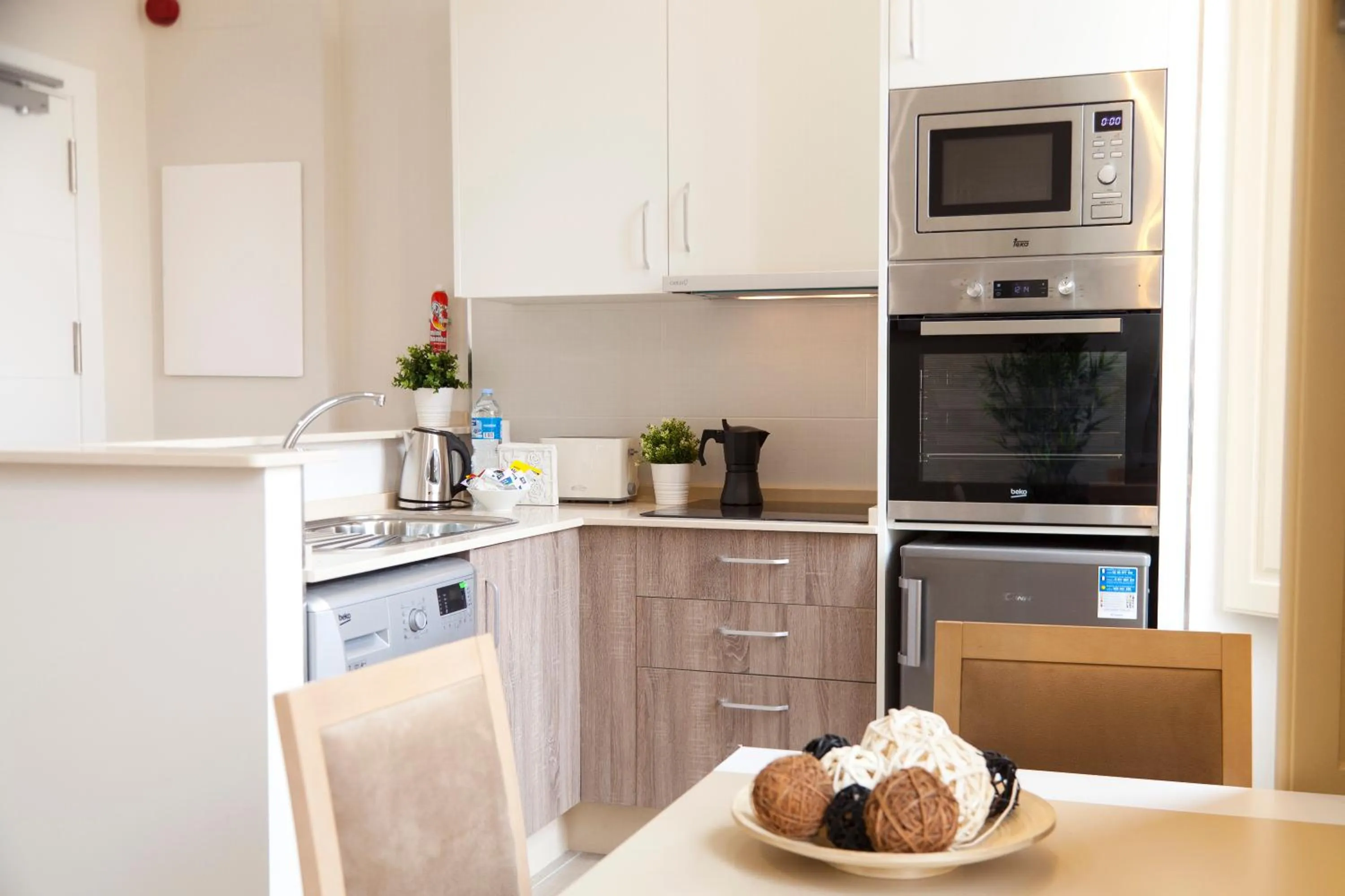 Kitchen or kitchenette in Apartamentos Pinar Malaga Centro