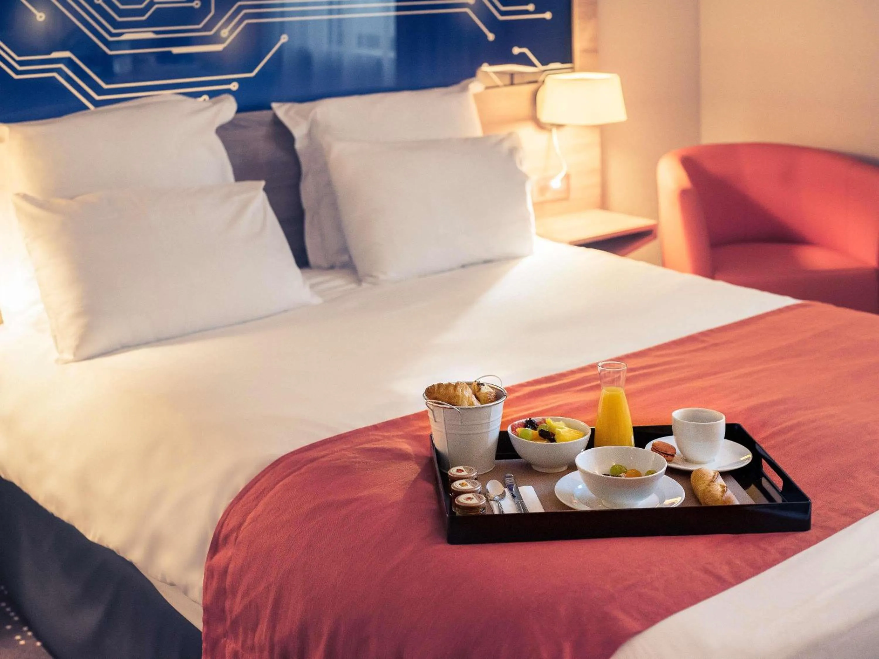Breakfast, Bed in Mercure Poitiers Site du Futuroscope