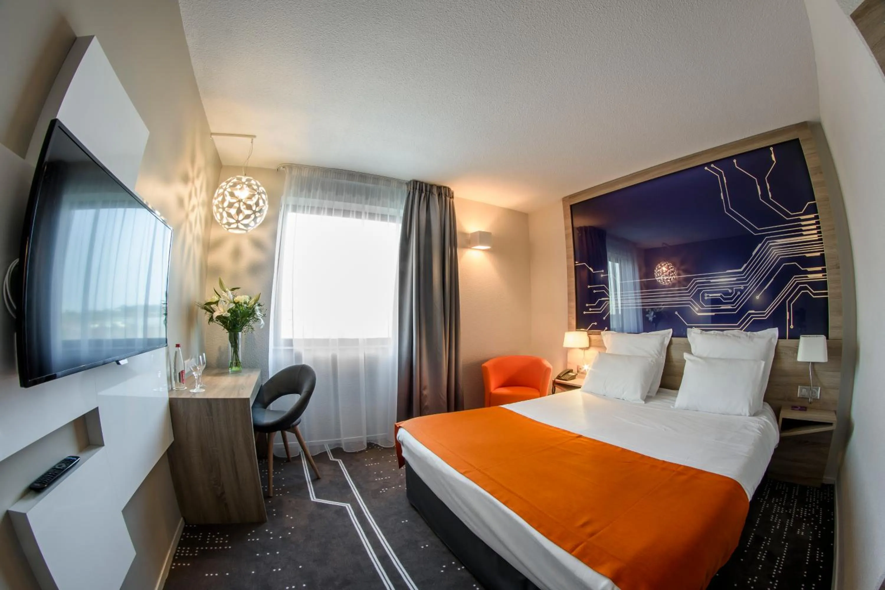 Bedroom, Bed in Mercure Poitiers Site du Futuroscope