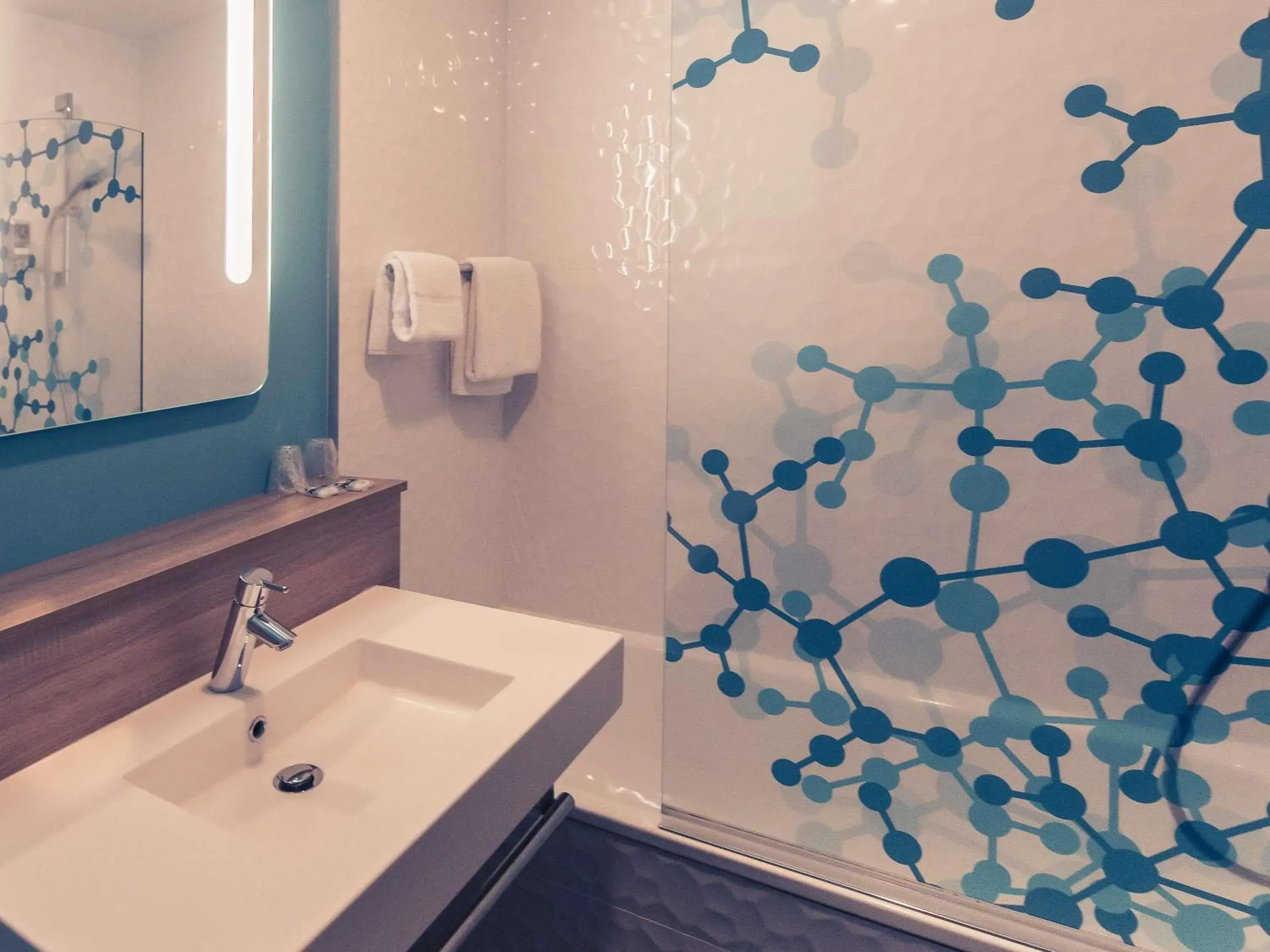 Classic Double or Twin Room in Mercure Poitiers Site du Futuroscope Classic Double or Twin Room in Mercure Poitiers Site du Futuroscope