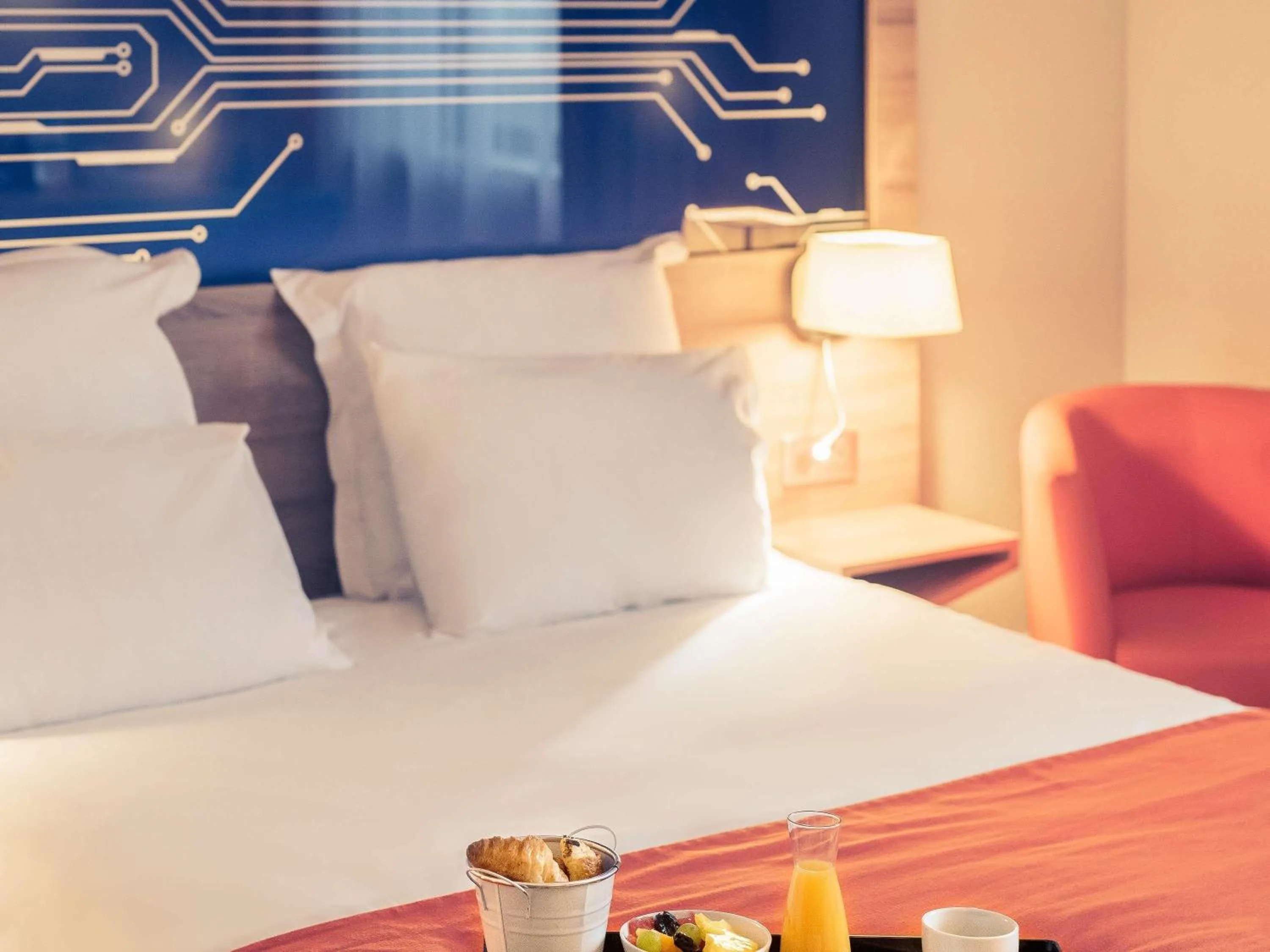 Breakfast, Bed in Mercure Poitiers Site du Futuroscope