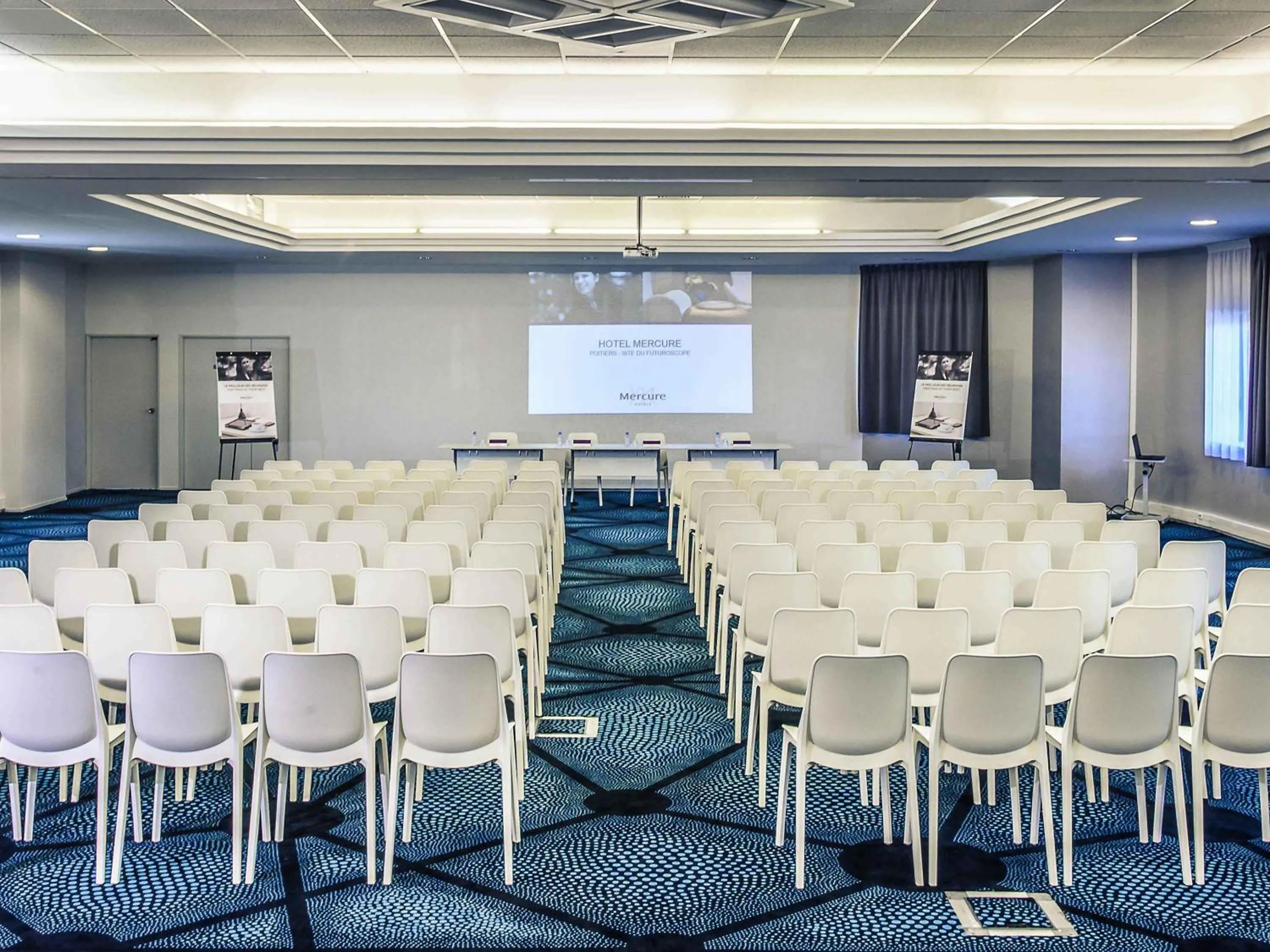 Meeting/conference room in Mercure Poitiers Site du Futuroscope