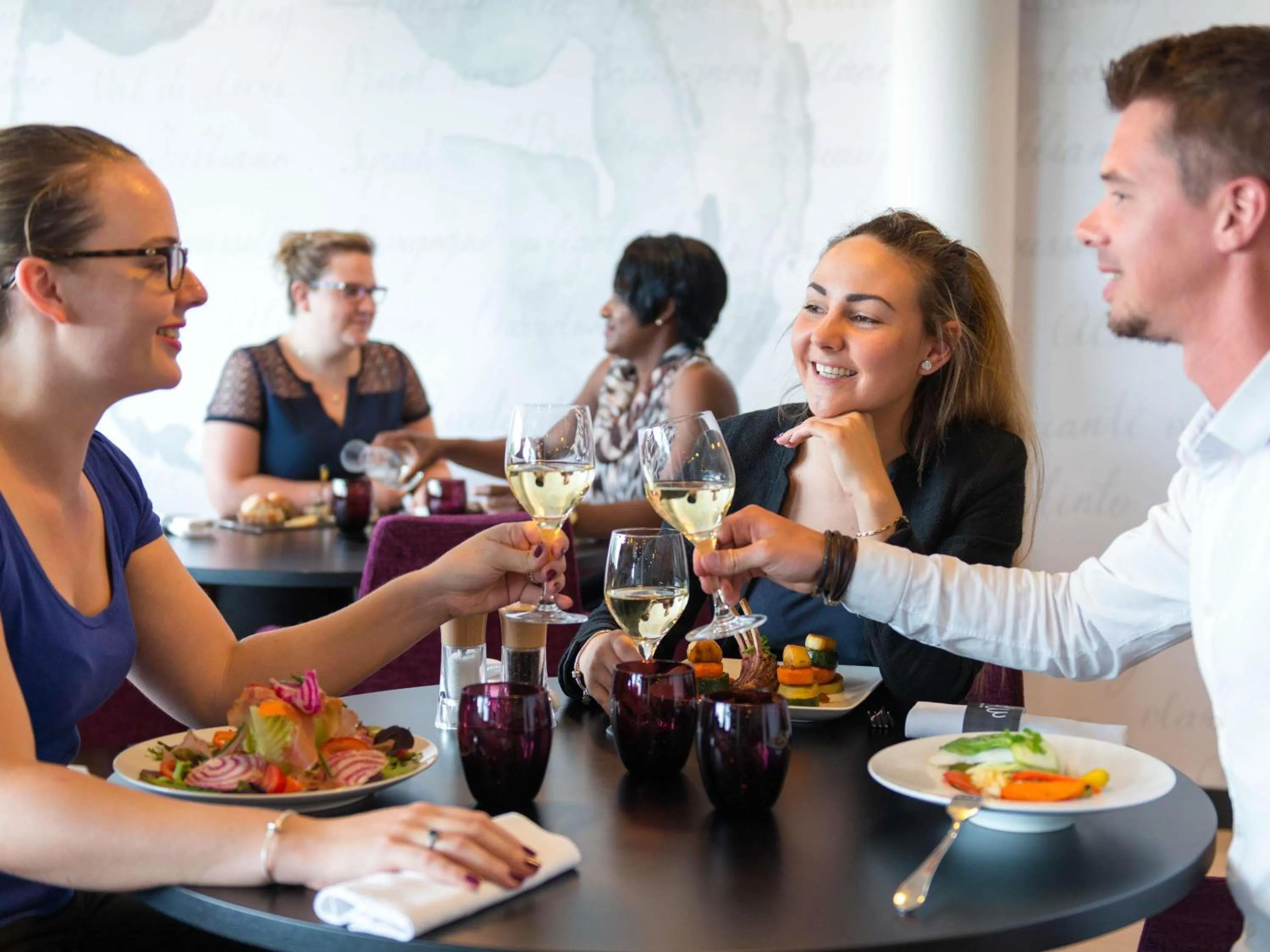 Restaurant/places to eat in Mercure Poitiers Site du Futuroscope