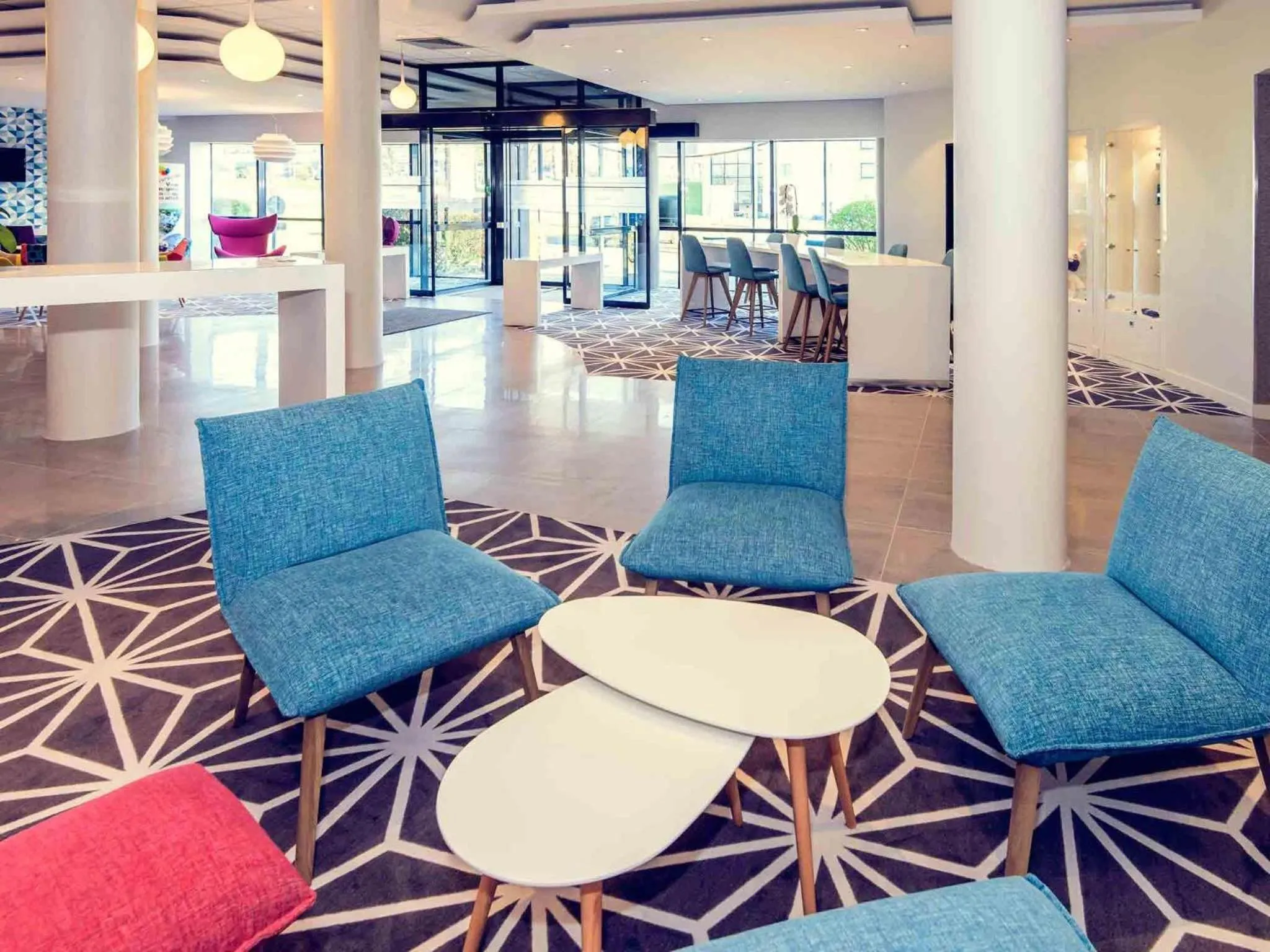 Lounge or bar in Mercure Poitiers Site du Futuroscope