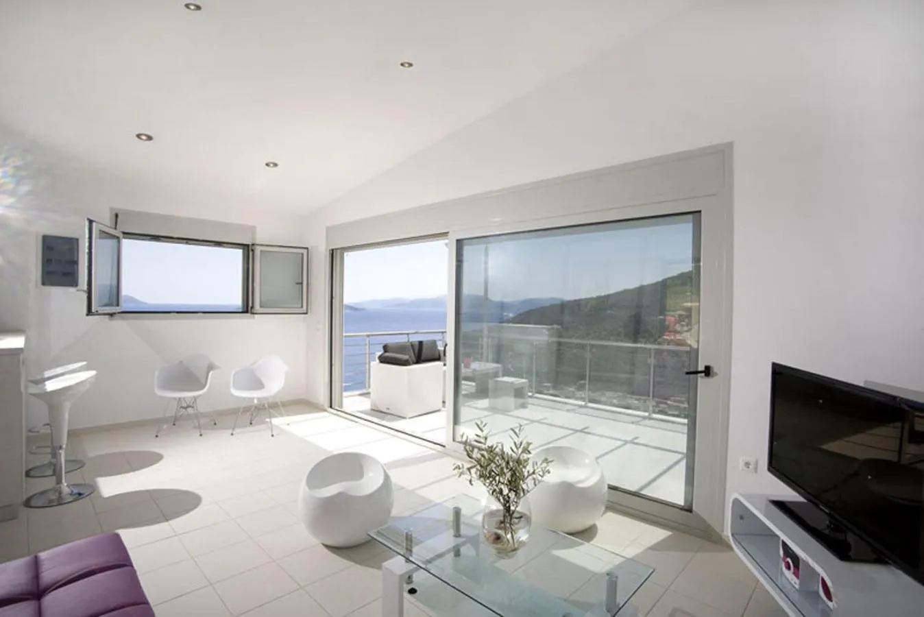 TV and multimedia in Dream View Villas