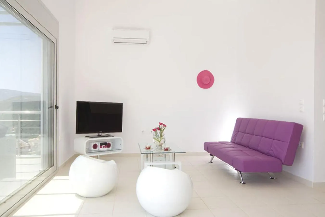 TV and multimedia in Dream View Villas