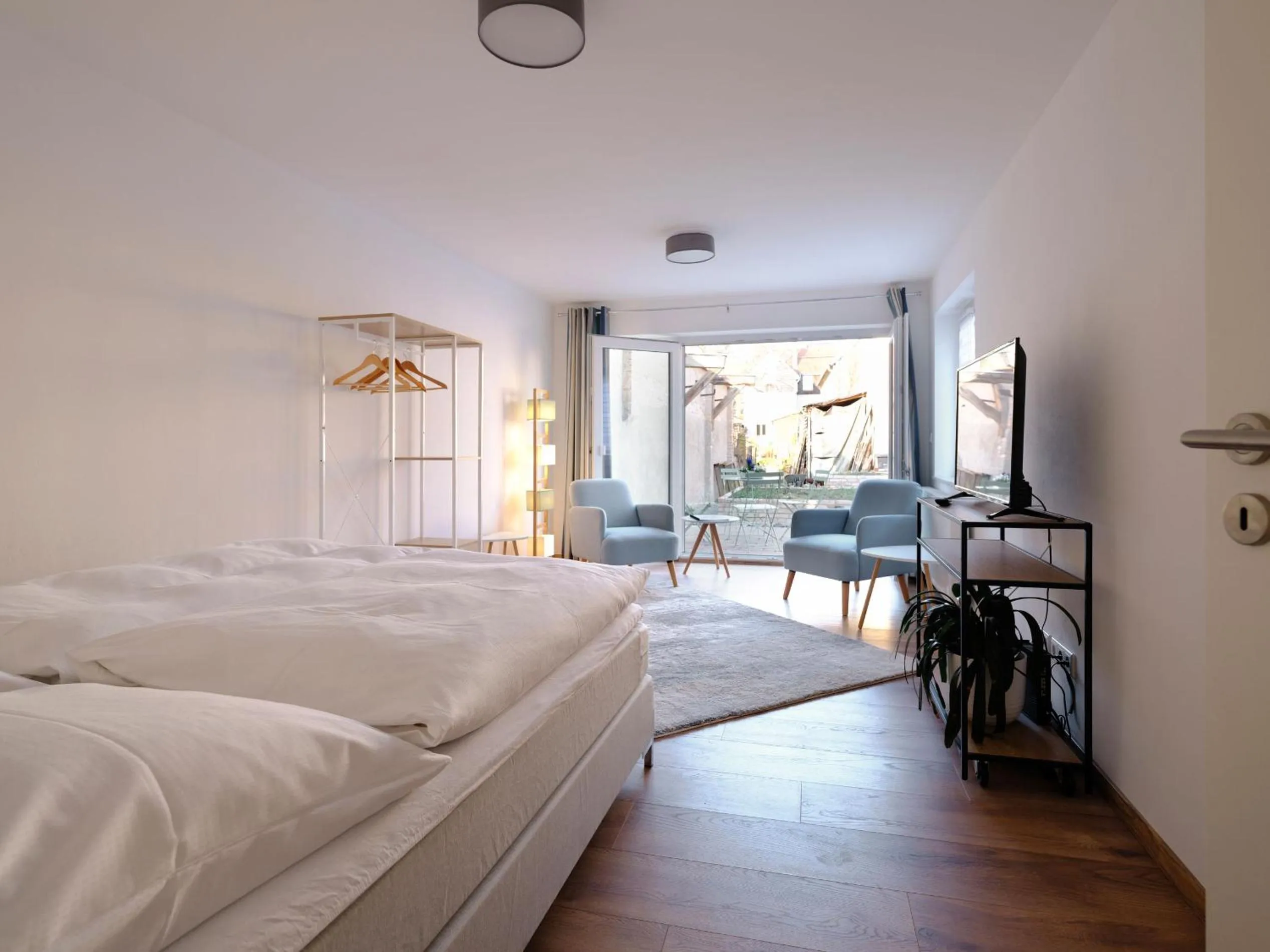 TV and multimedia, Bed in Travel Art Boardinghouse