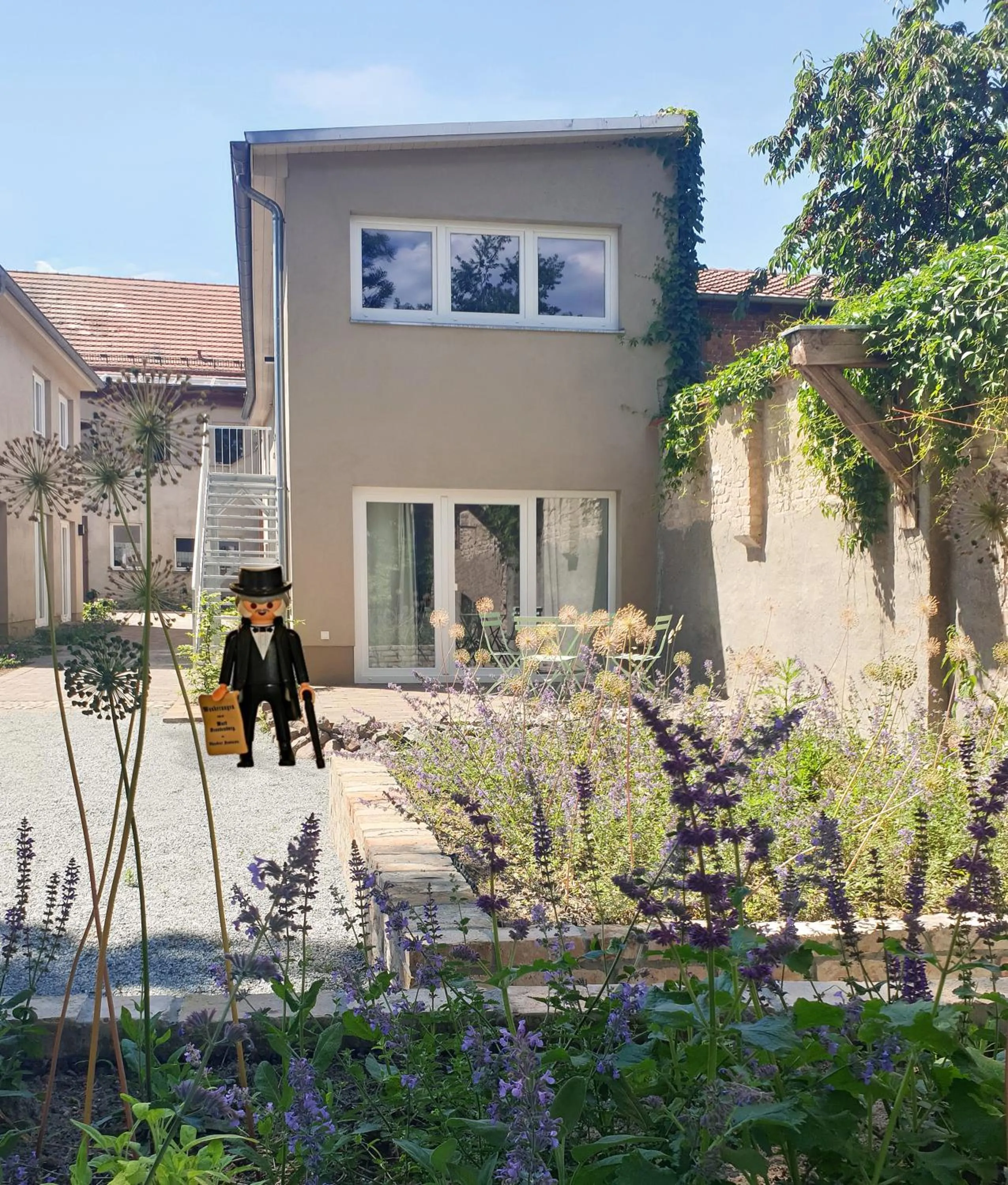 Patio in Travel Art Boardinghouse