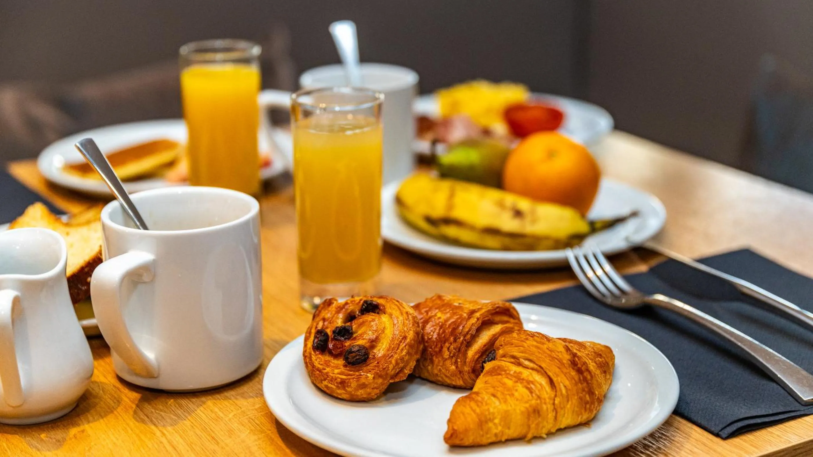 Breakfast in Holiday Inn Dijon Toison D'or by IHG