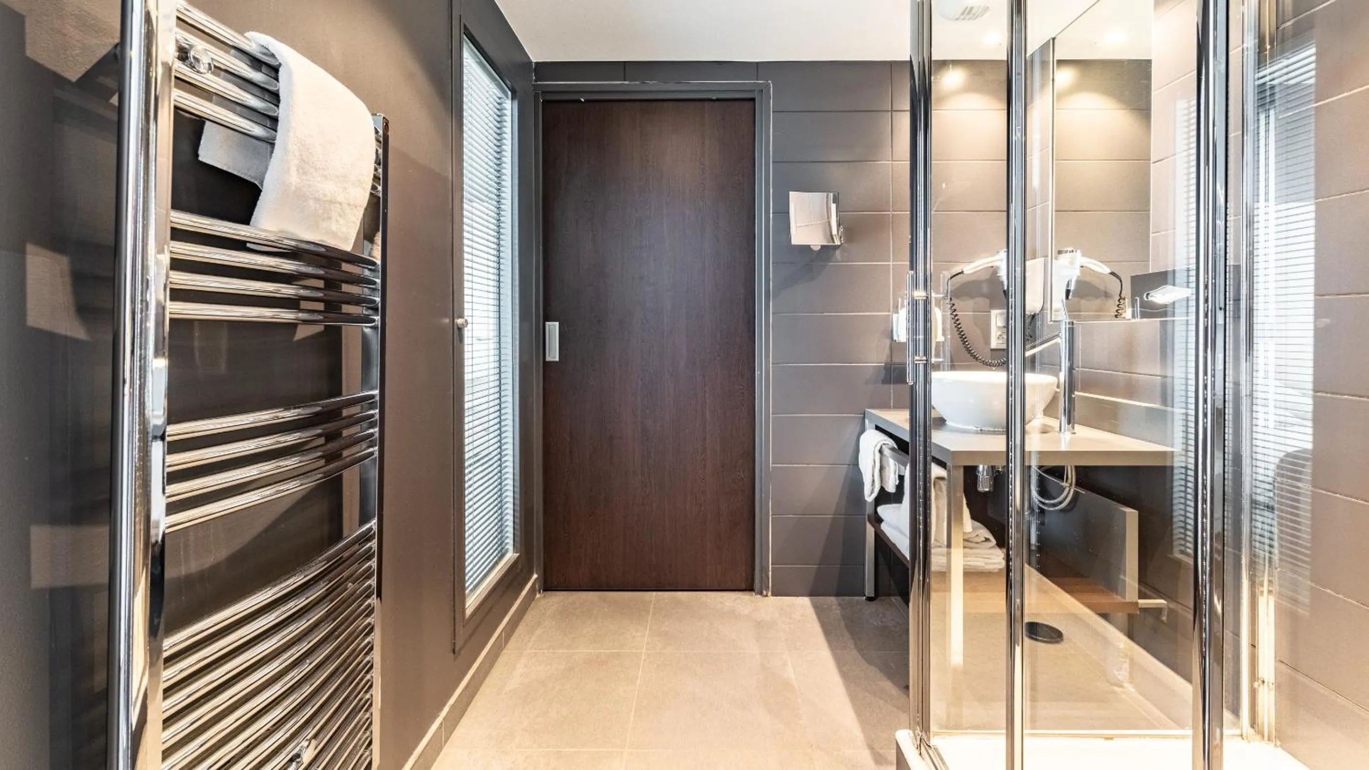 Bathroom in Holiday Inn Dijon Toison D'or by IHG