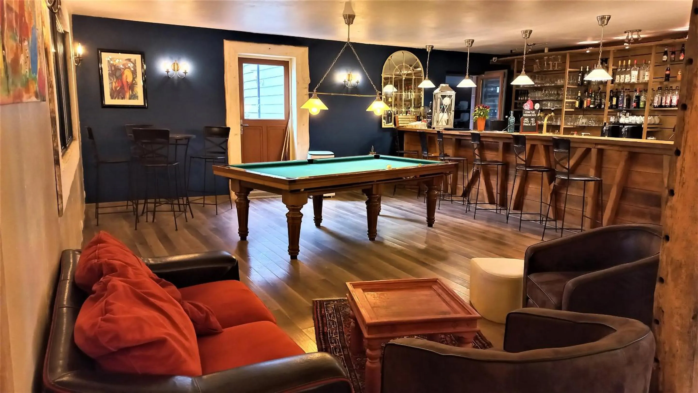 Lounge or bar in Les Lavandières de Fontaine