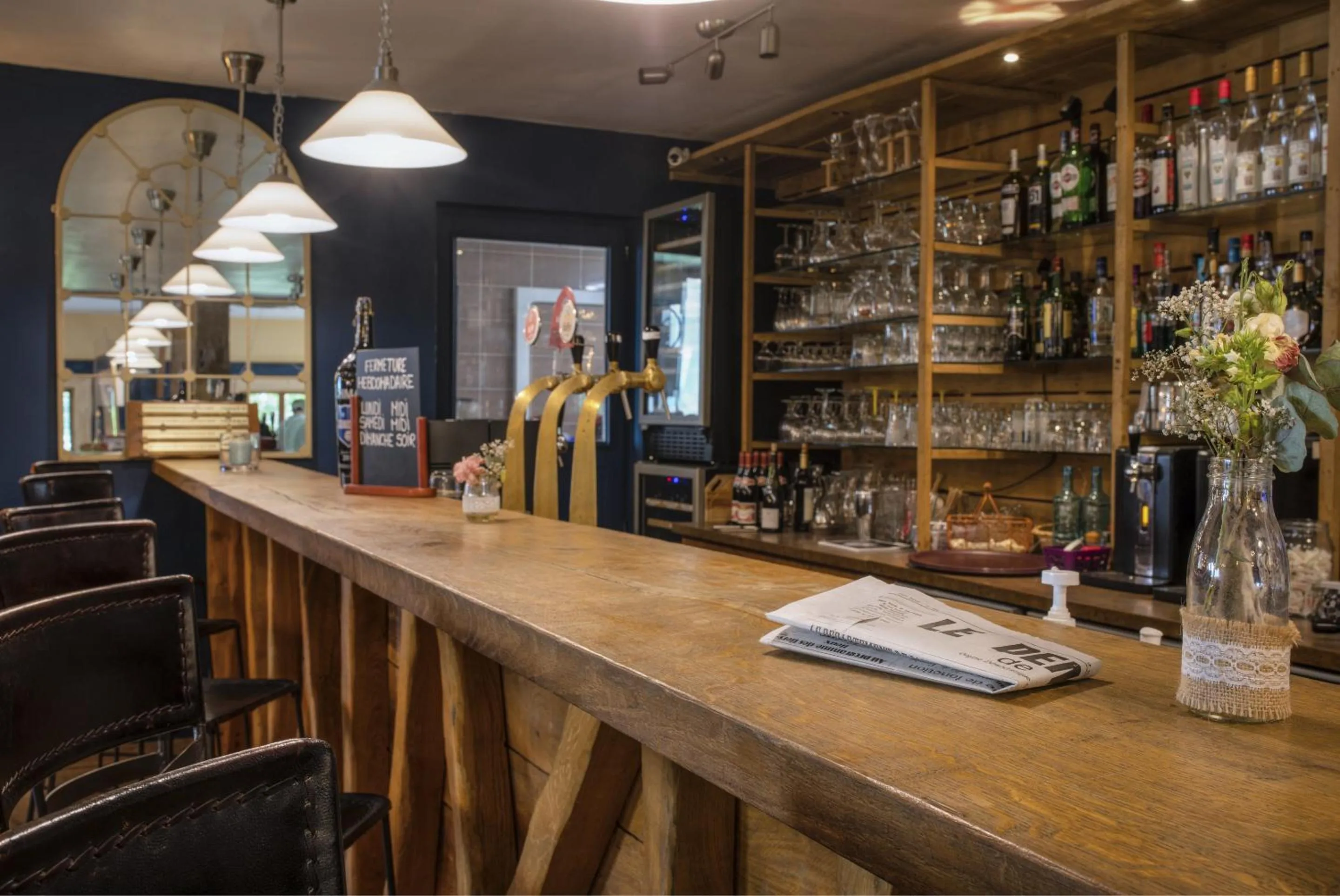 Lounge or bar in Les Lavandières de Fontaine