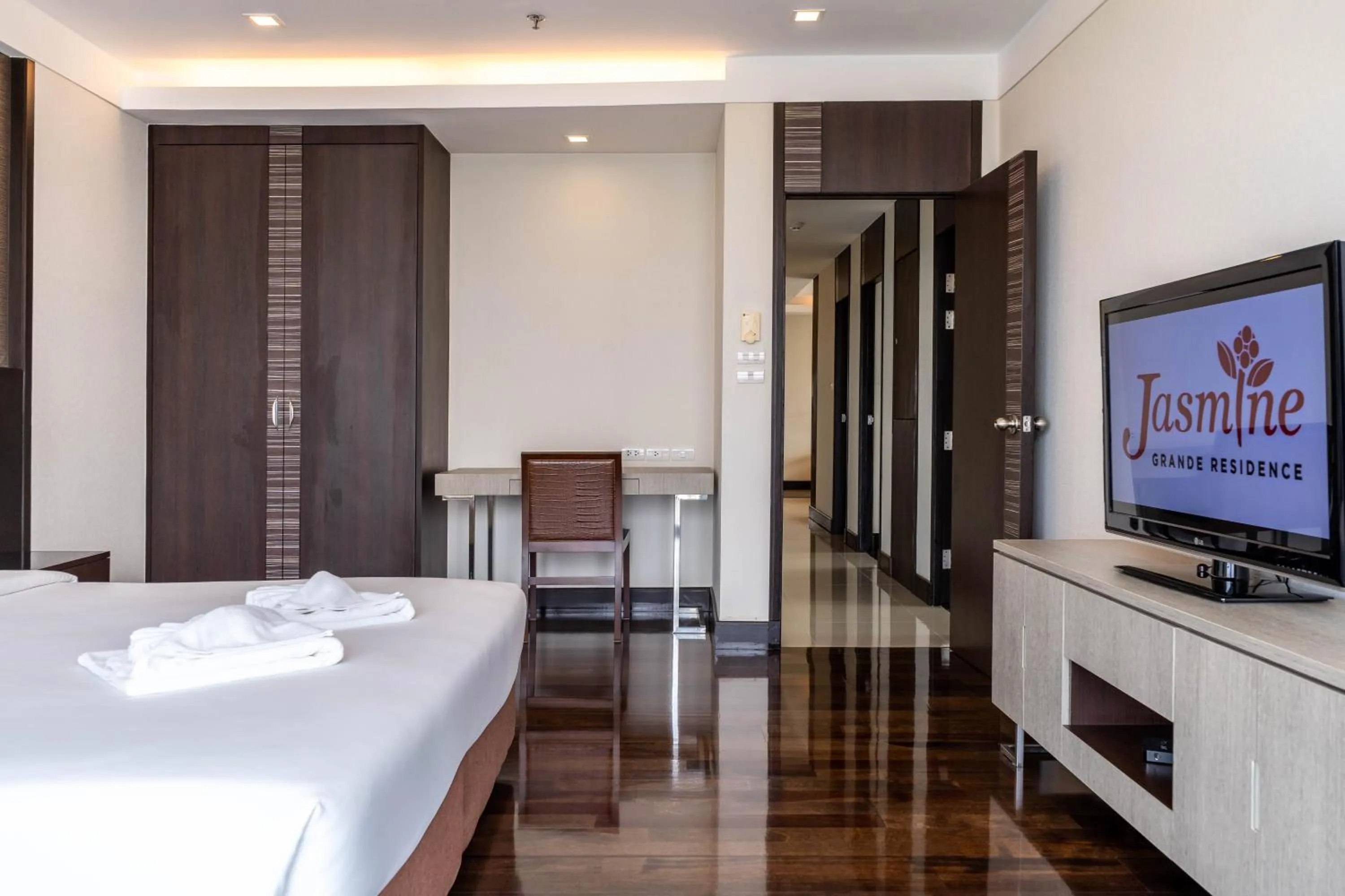 Bed in Jasmine Grande Residence