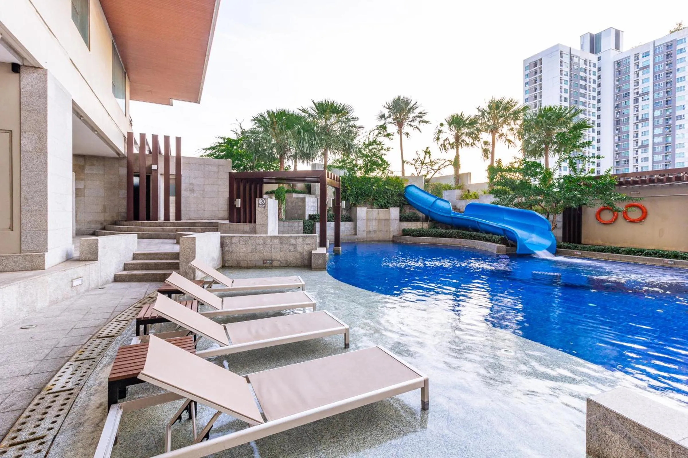 Day in Jasmine Grande Residence