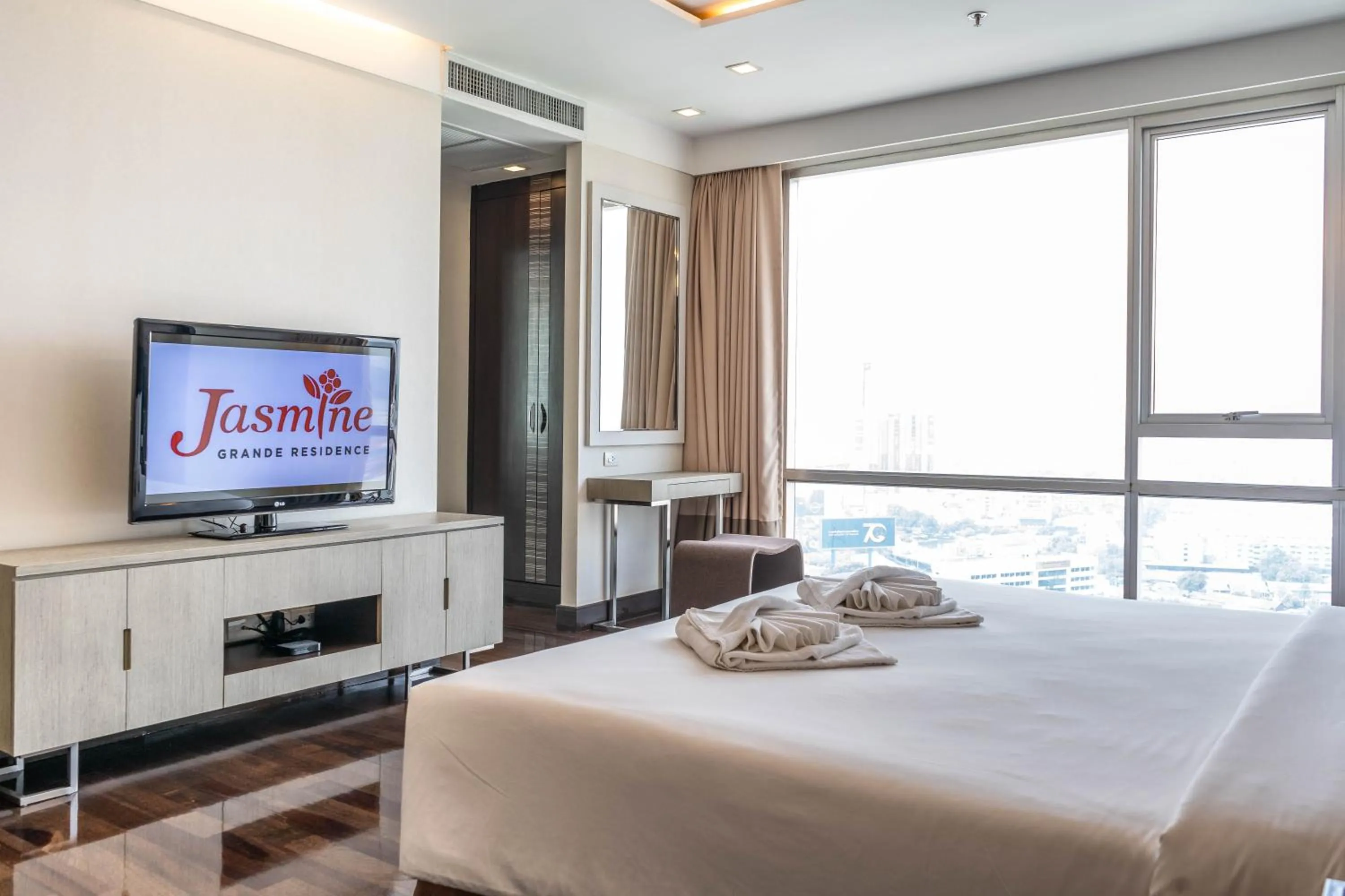 Bed in Jasmine Grande Residence