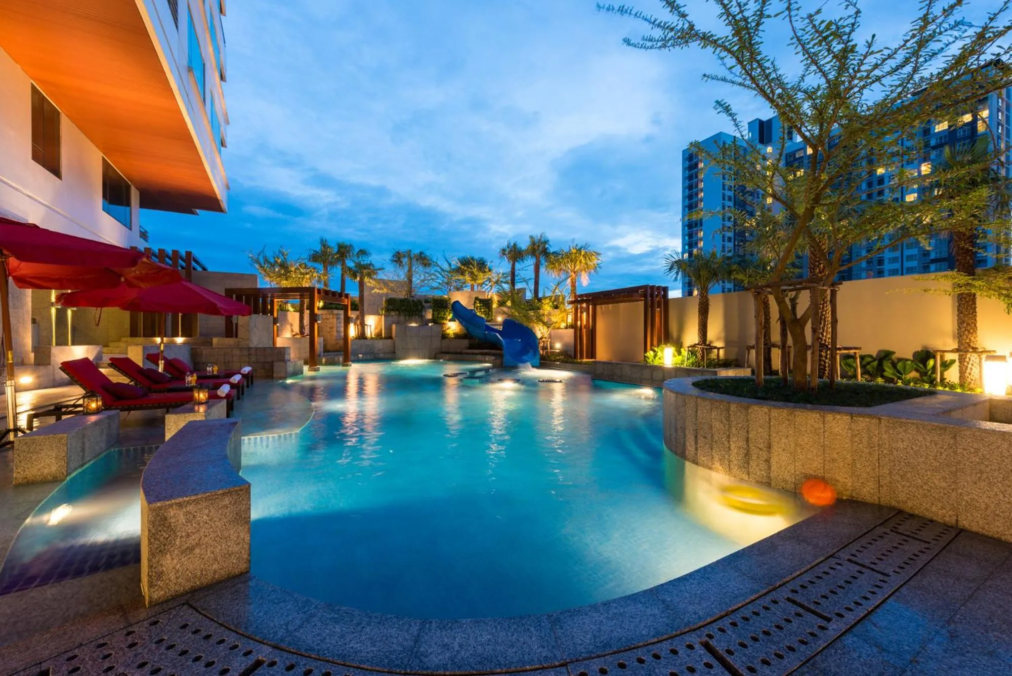 Night in Jasmine Grande Residence